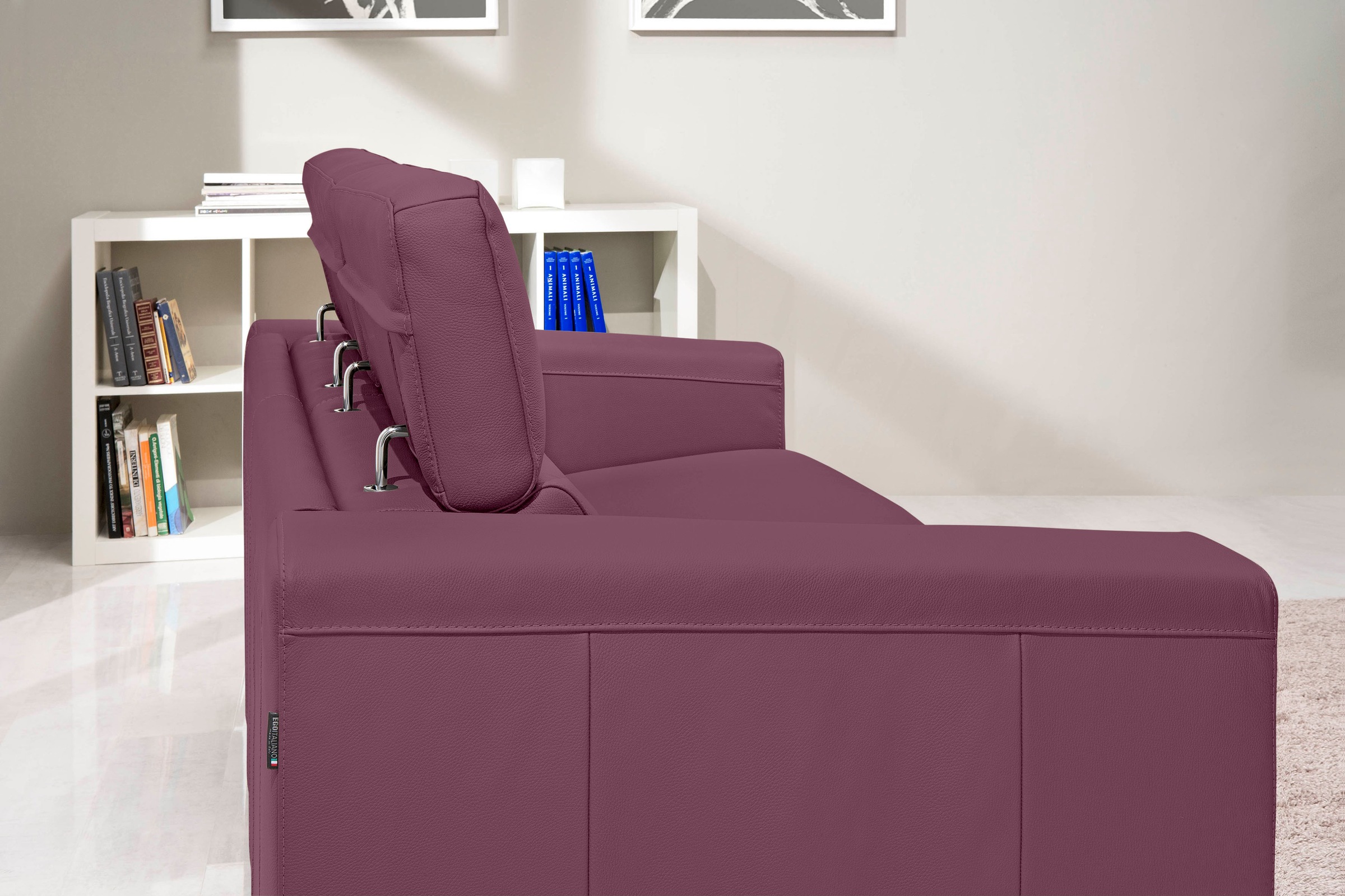 Egoitaliano Schlafsofa »Cabiria, Design und super Sitz- und Liegekomfort«, Sofa inkl. Schlaffunktion, Kopfteile verstellbar, mit Metallfüssen
