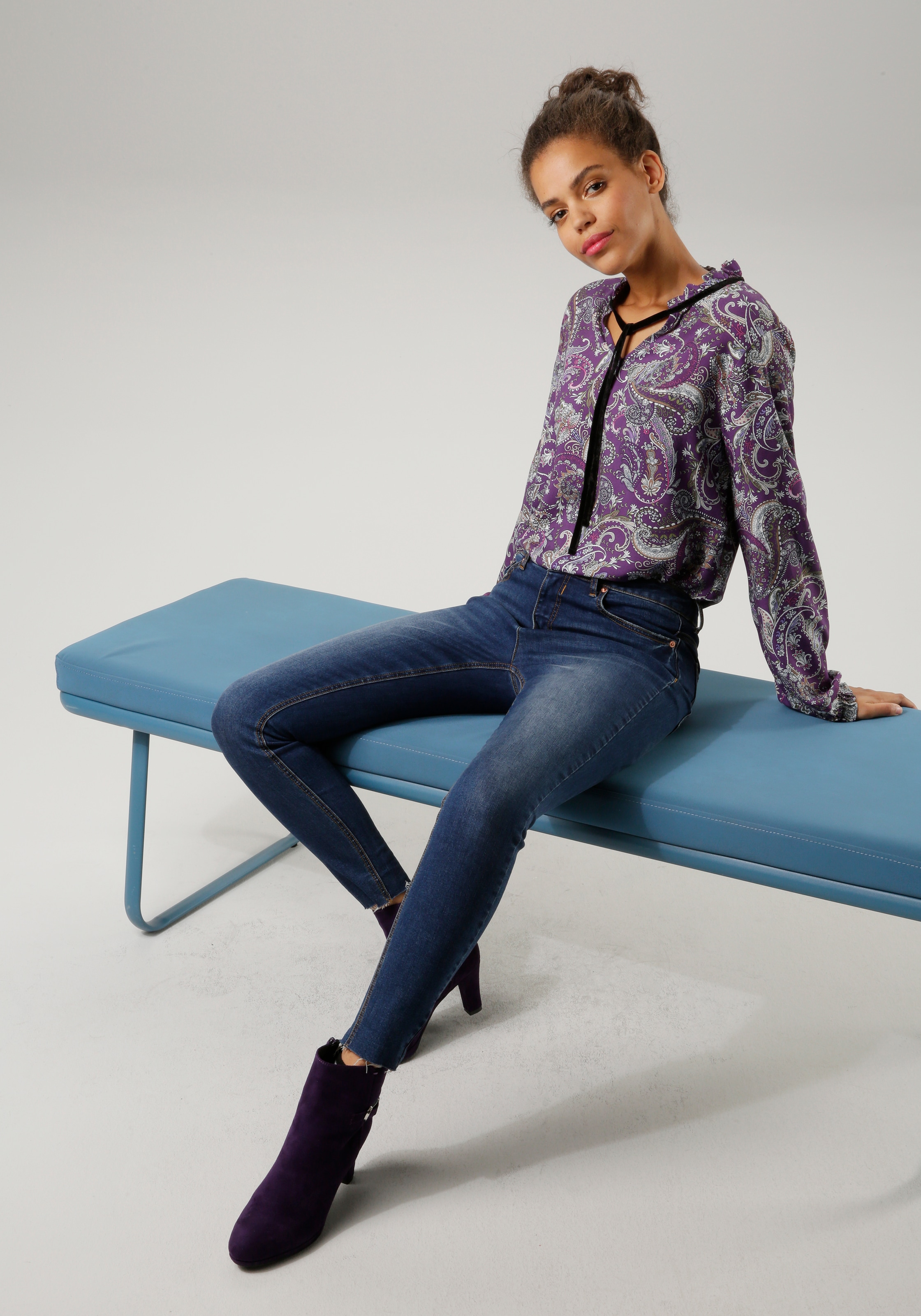 Aniston CASUAL Schlupfbluse, mit grossflächigem Paisley-Druck