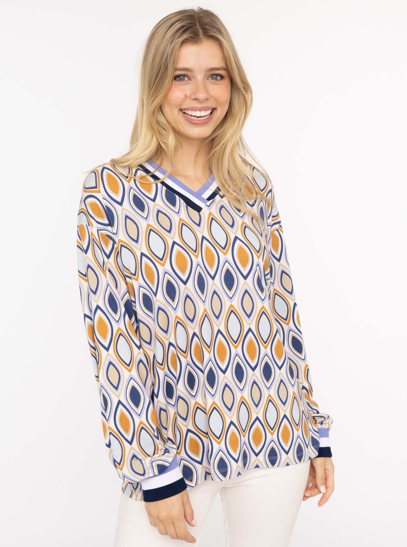 Zwillingsherz Blusenshirt ""Ornament"" langärmlig, V-Neck, Ornament-Print, sportive Bündchen