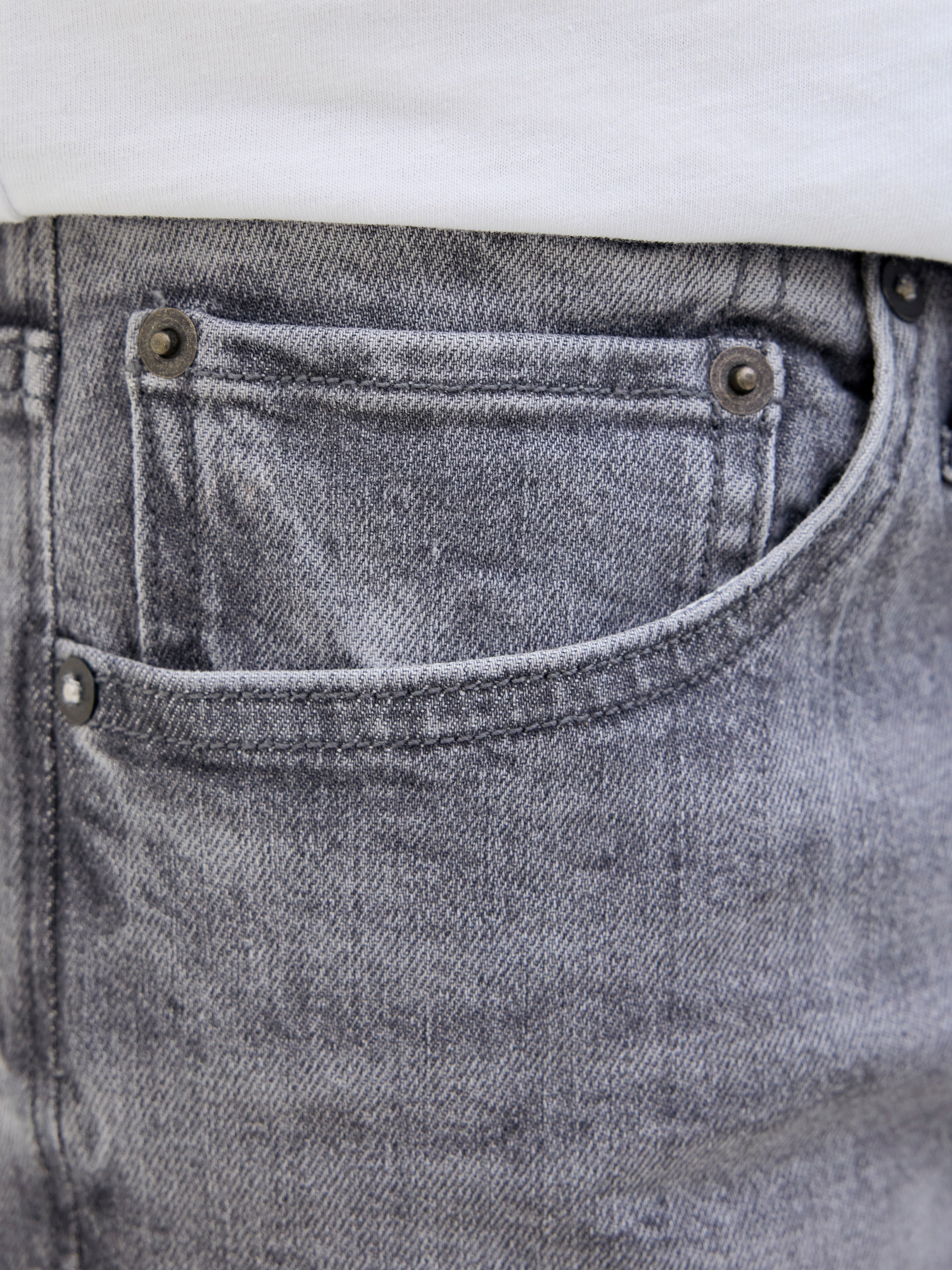 Jack & Jones Shorts »JJIORIGINAL mit stylischem Aufschlag und Knopf«, mit stylischem Aufschlag