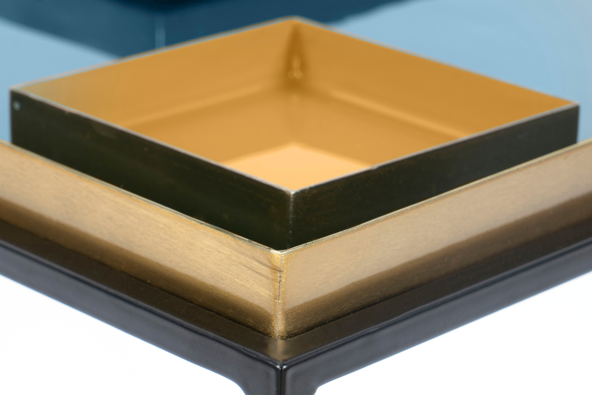 Kayoom Beistelltisch »Famosa, Metall-Beistelltisch in quadratischer Form«, (1 St.), Bunter Tisch, Schalenmasse: 11 x 11 x 2 / 15,8 x 11 x 2 cm
