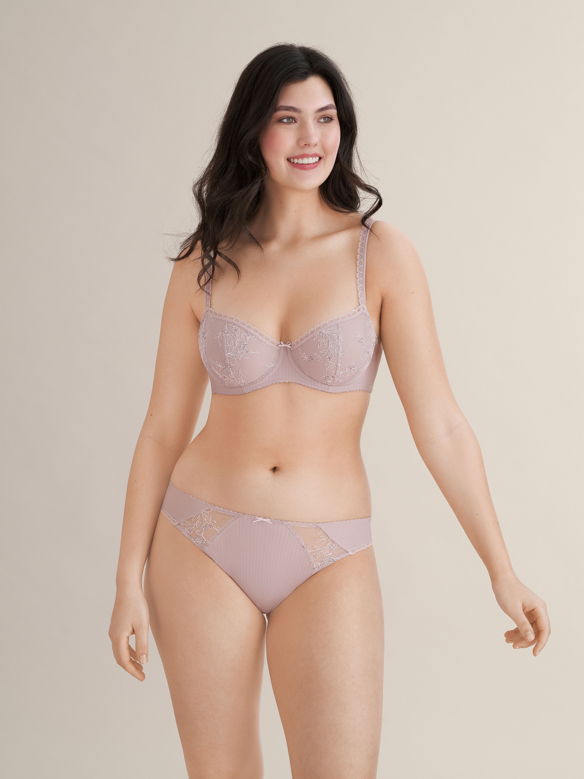 Conturelle Balconnet-BH »Mille Fleurs«, Dekorativer Aussenträger ist elastisch und längenverstellbar