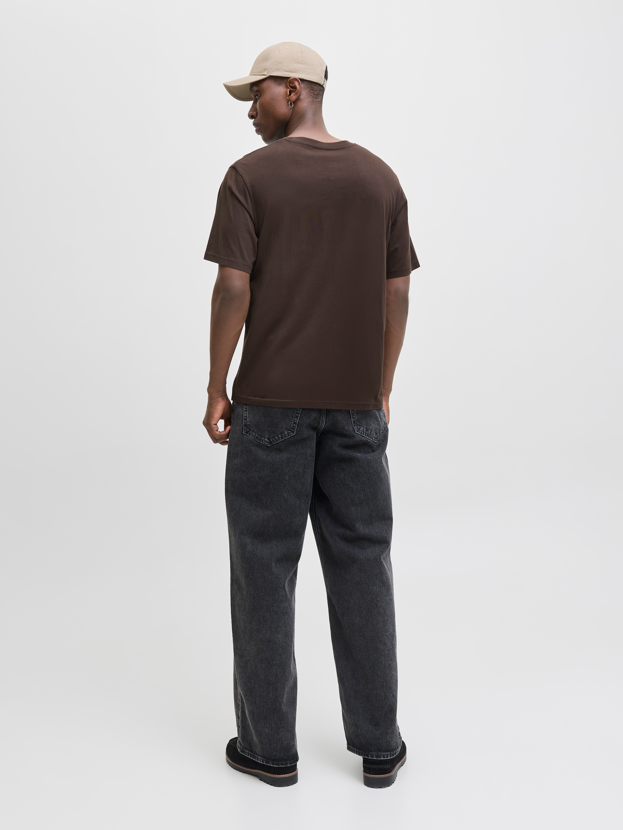 Jack & Jones Rundhalsshirt »JJESTAR mit Pigmentprint und Baumwollgefühl«, mit Pigmentprint