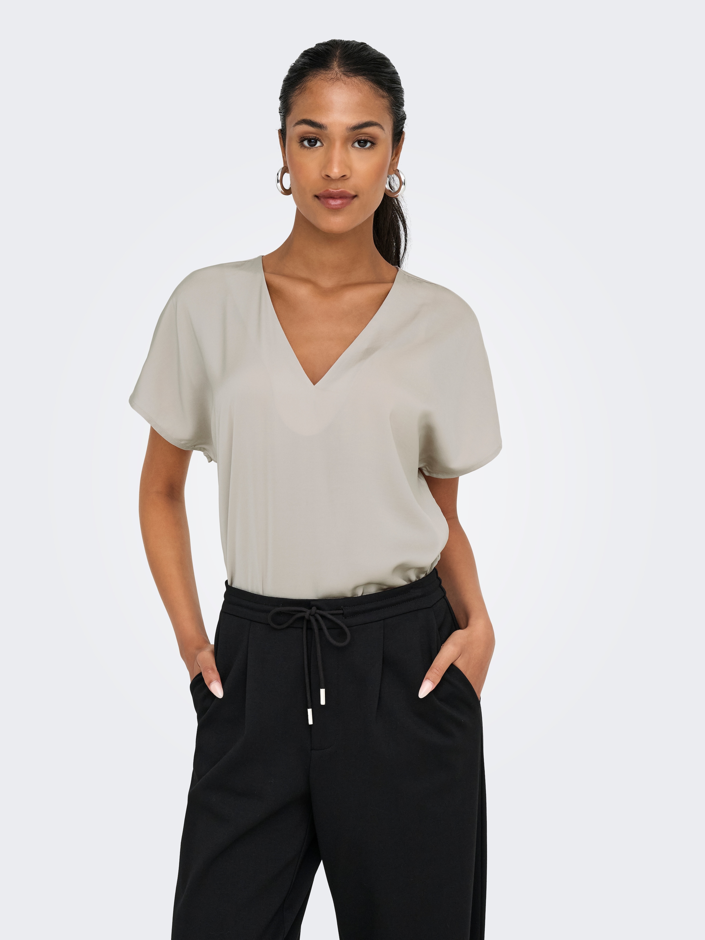ONLY V-Shirt »ONLLUCY LIFE SS V-NECK TOP WVN«