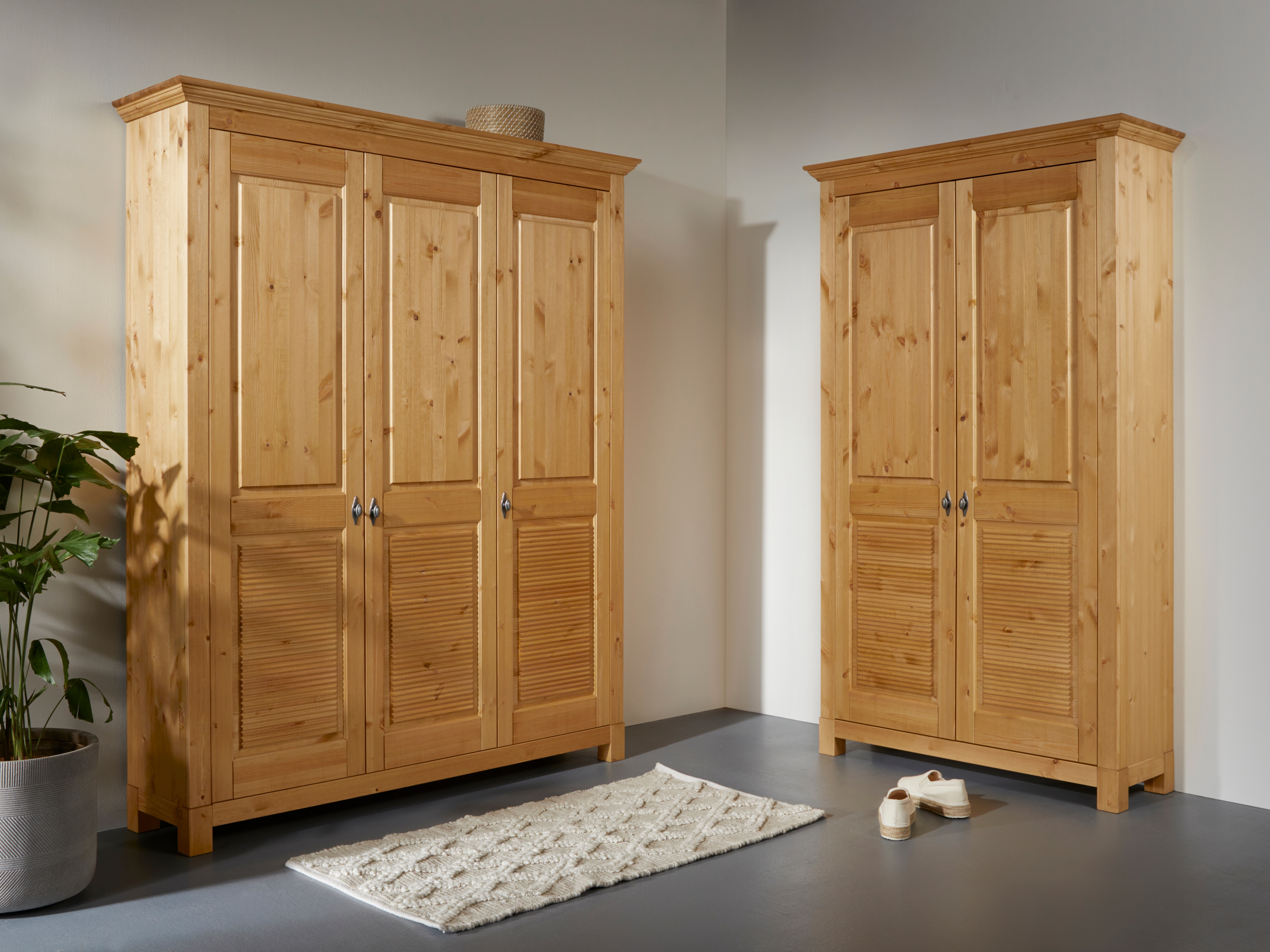 Home affaire Schuhschrank »Rauna« aus massiver Kiefer, viel Stauraum