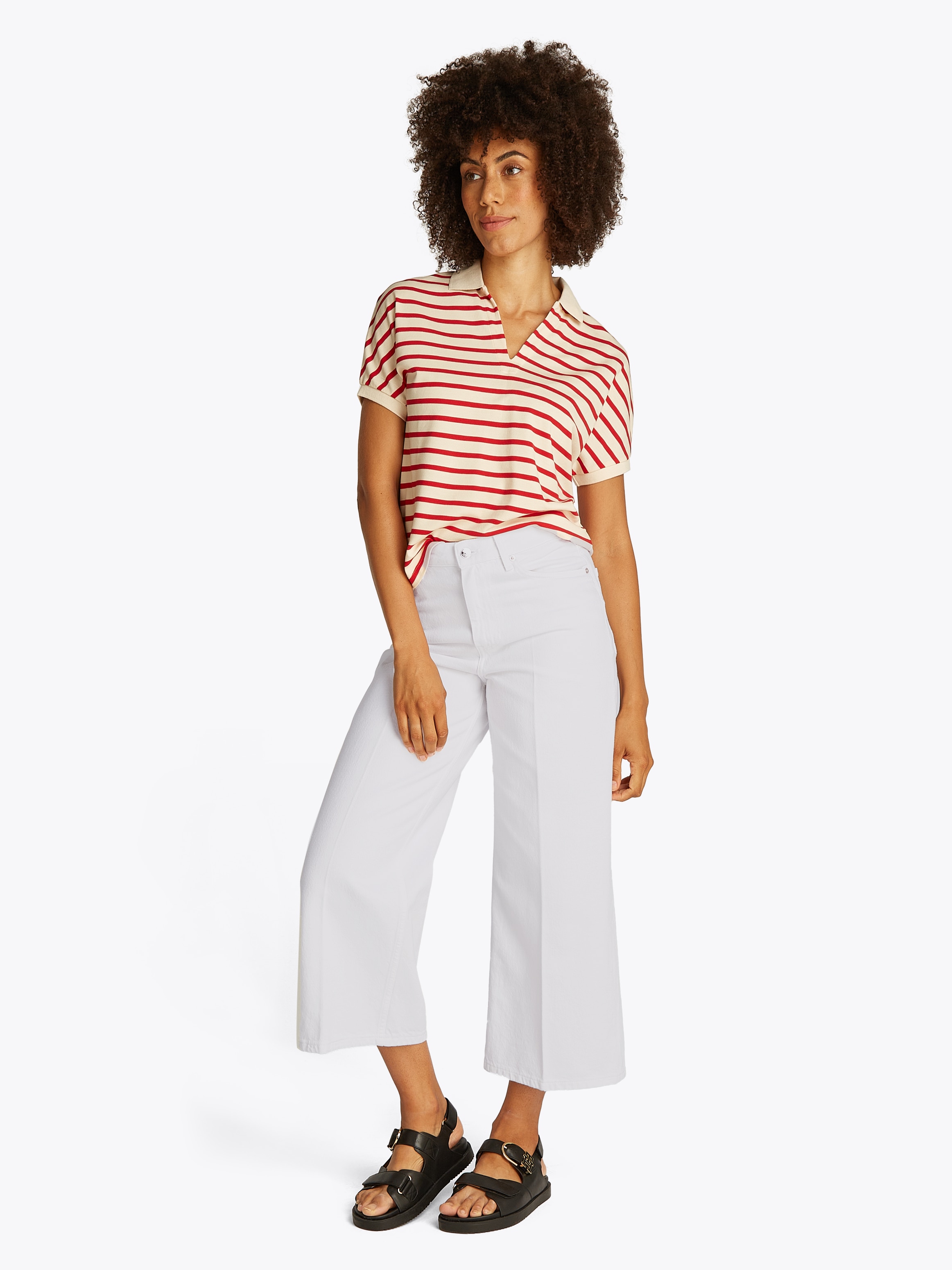 Tommy Hilfiger Weite Jeans »WIDE LEG HW LOU«, mit Logo-Badge, mit Nieten, mit Bügelfalten