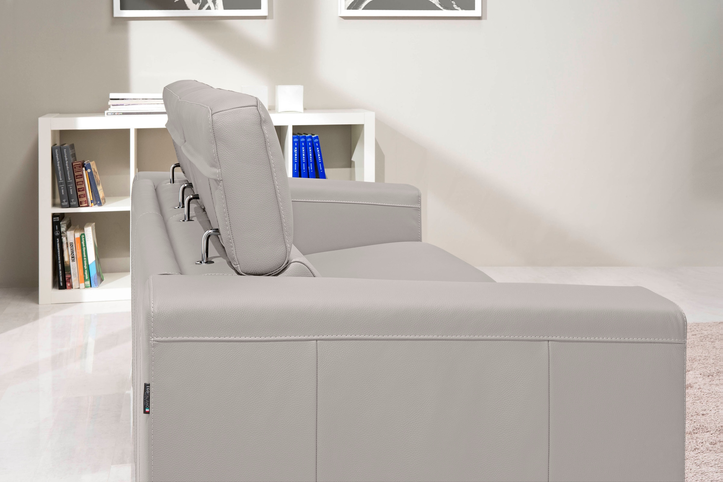 Egoitaliano Schlafsofa »Cabiria, Design und super Sitz- und Liegekomfort«, Sofa inkl. Schlaffunktion, Kopfteile verstellbar, mit Metallfüssen