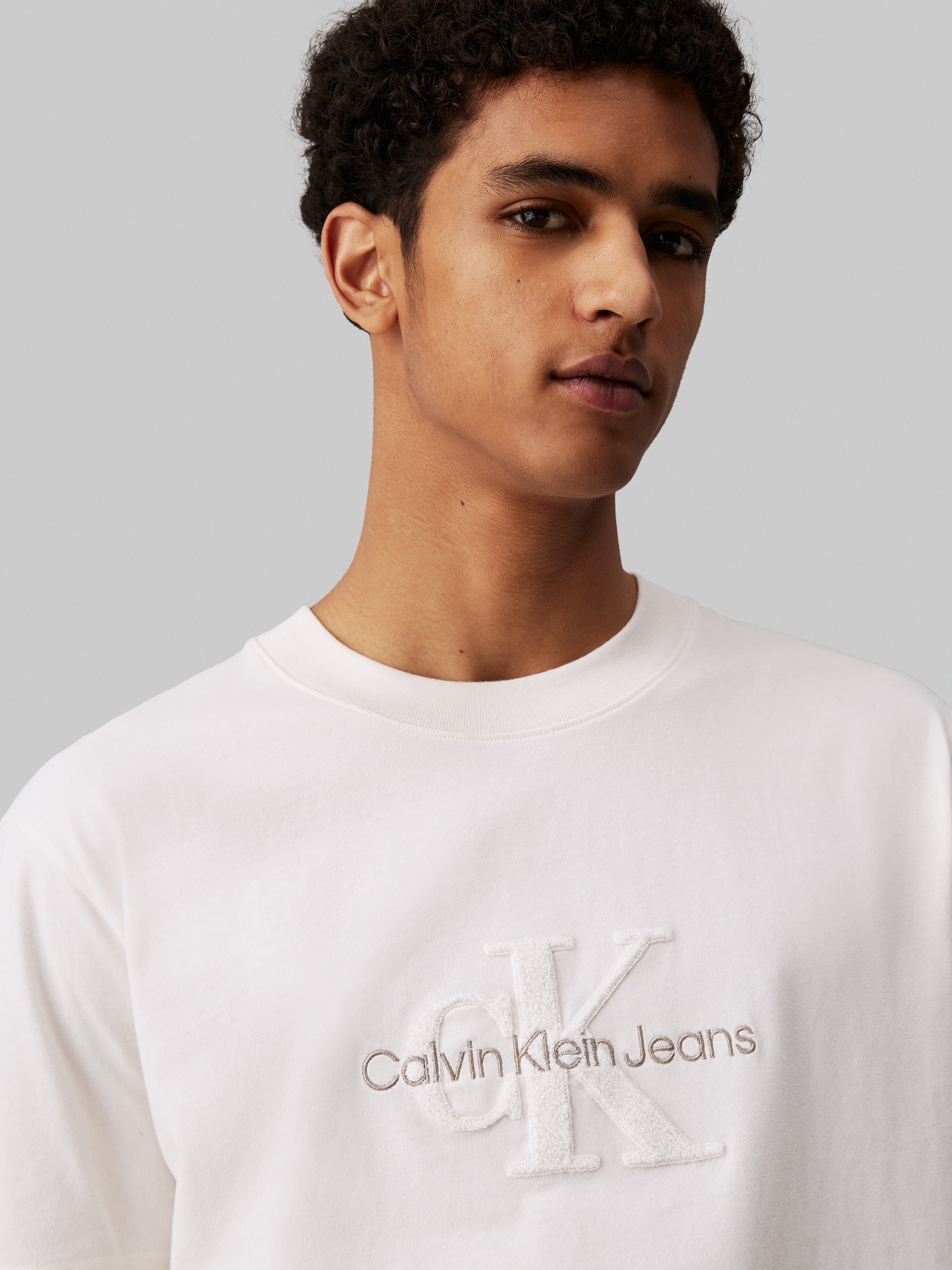 Calvin Klein Jeans T-Shirt »CHENILLE MONOLOGO TEE«, mit Logostickerei