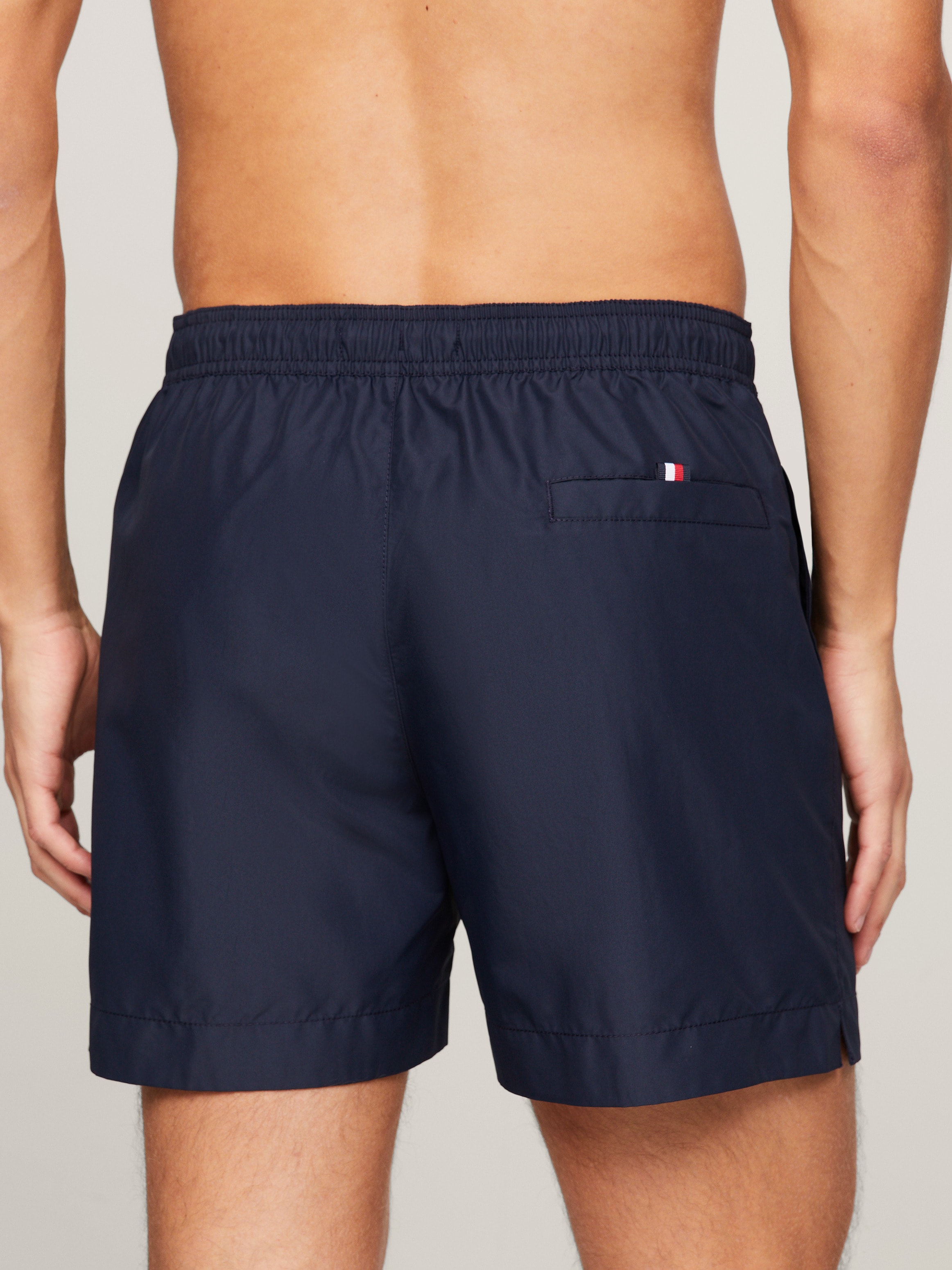 Tommy Hilfiger Swimwear Badeshorts »MEDIUM DRAWSTRING«, mit Logostickerei an der Hüfte