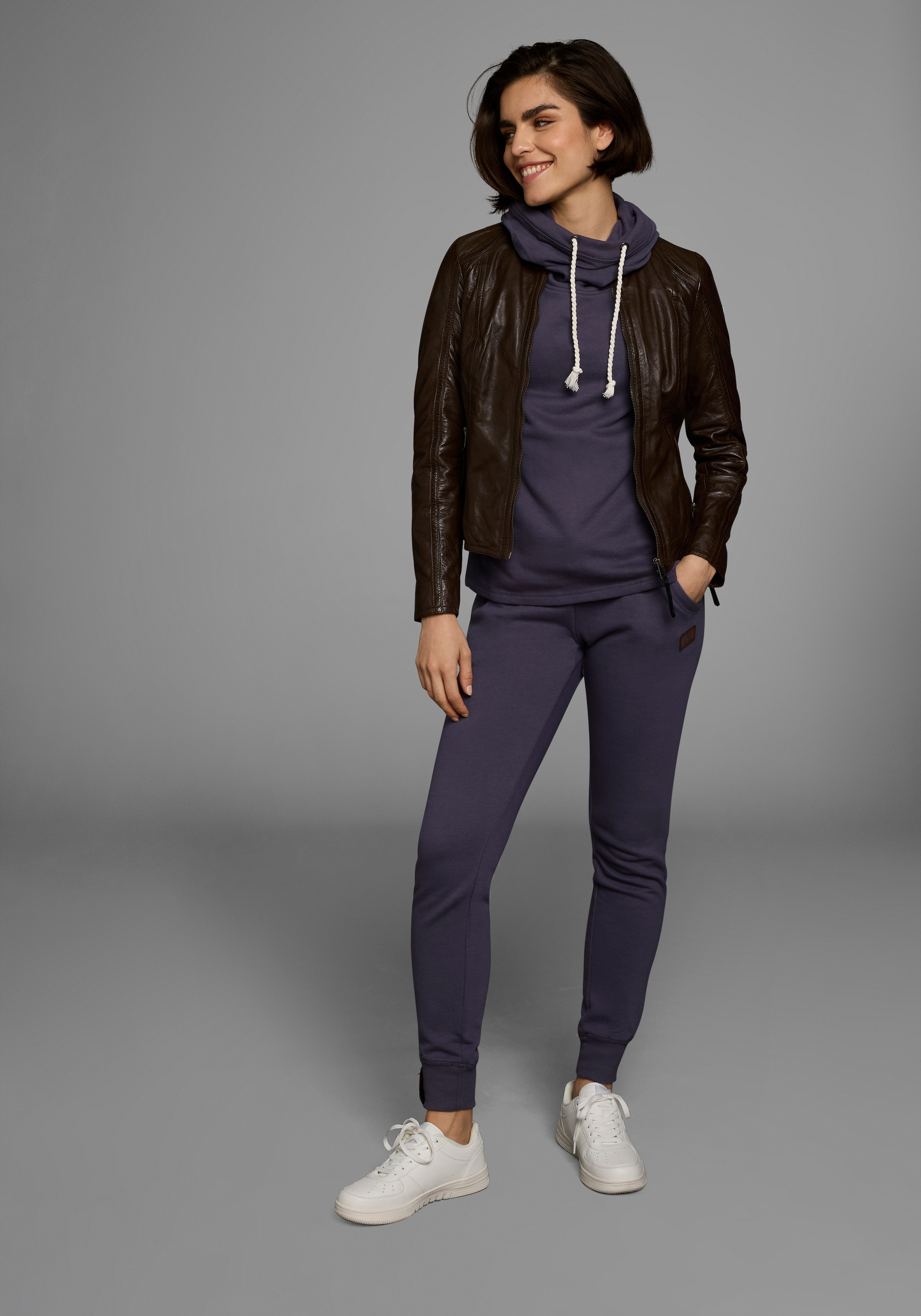 Ocean Sportswear Jogginganzug »Essentials Joggingsuit«, (Set, 2 tlg.), mit Lederimitat-Details