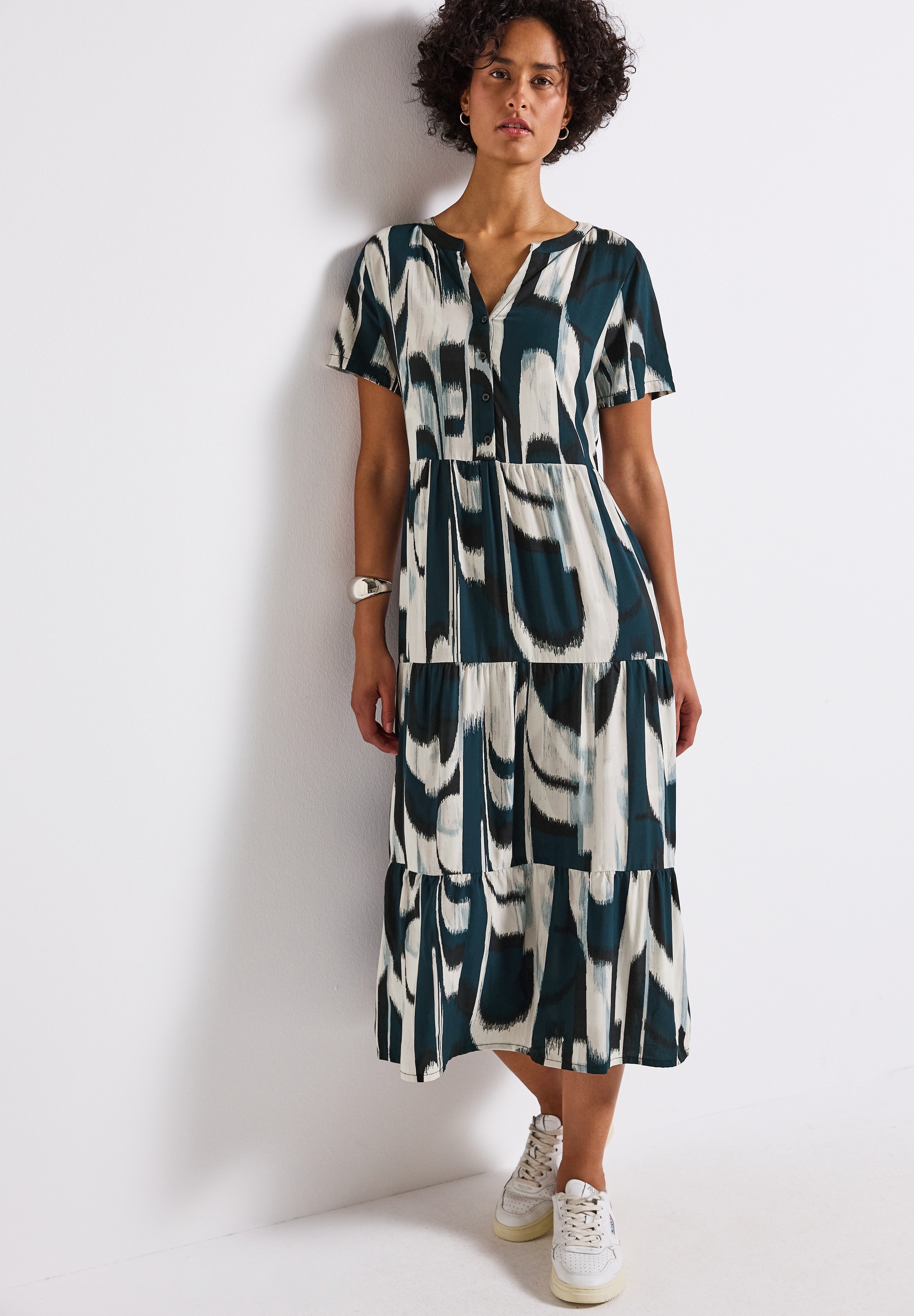 STREET ONE Volantkleid, mit grafischem Allover-Muster