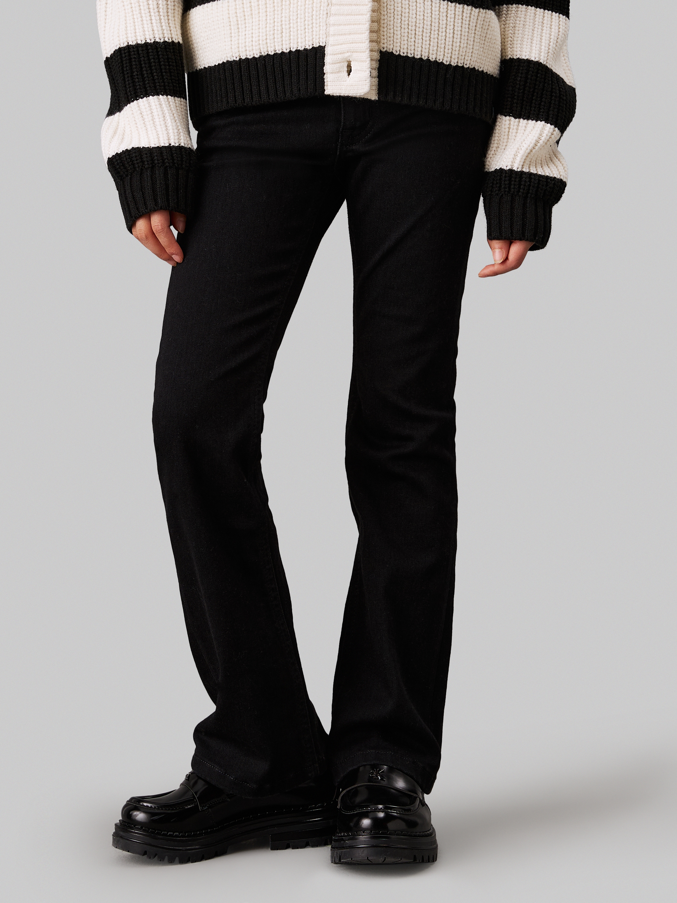 Calvin Klein Jeans Schlagjeans »Mr Flare Ess Black Str Denim«, für Kinder bis 16 Jahre und mit Logopatch