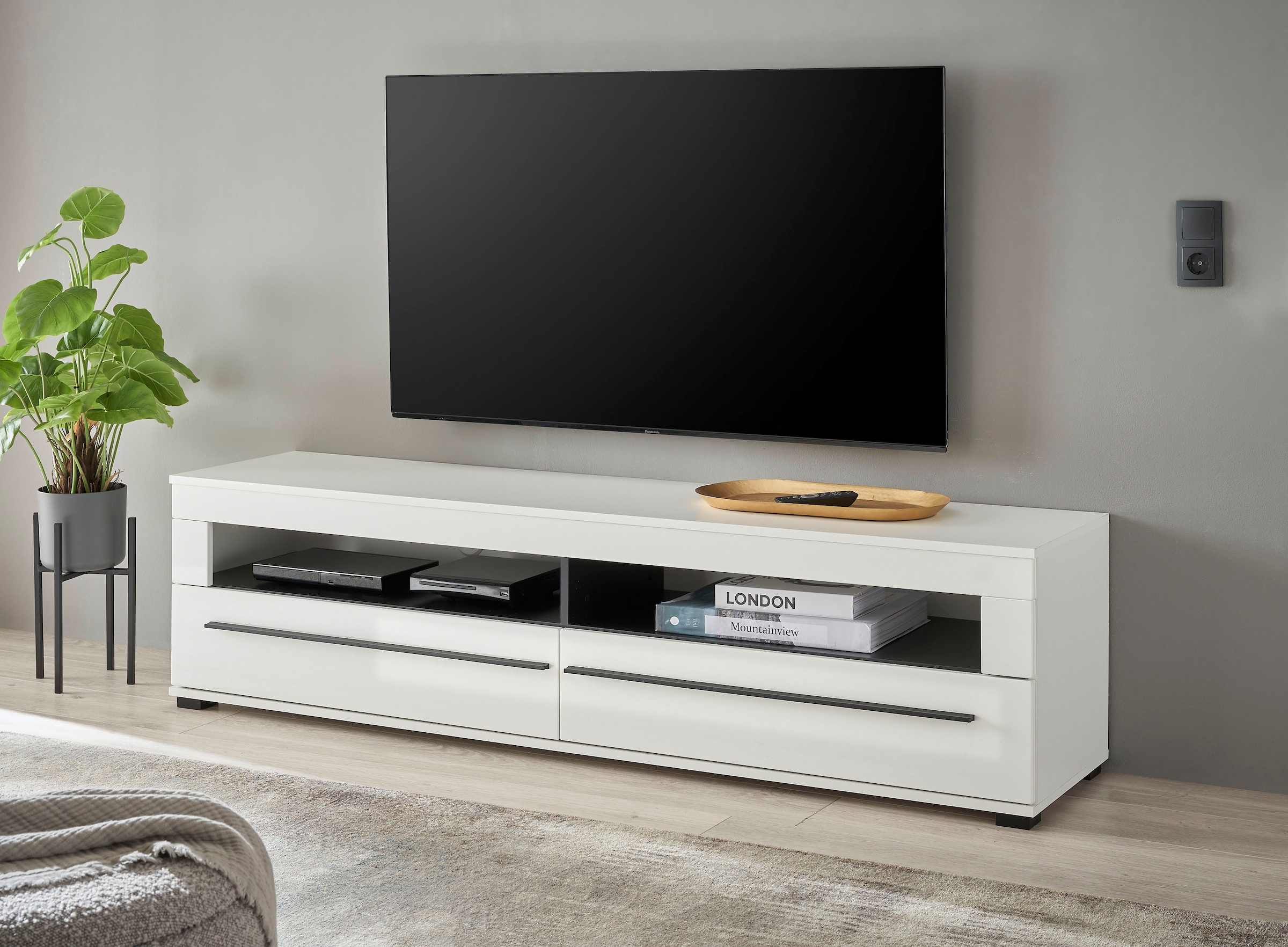 INOSIGN Lowboard »modernes TV-Unterteil, Kommode in Eiche Evoke oder weiss«, schwarze Stangengriffe, ausreichend Stauraum, vielseitig einsetzbar