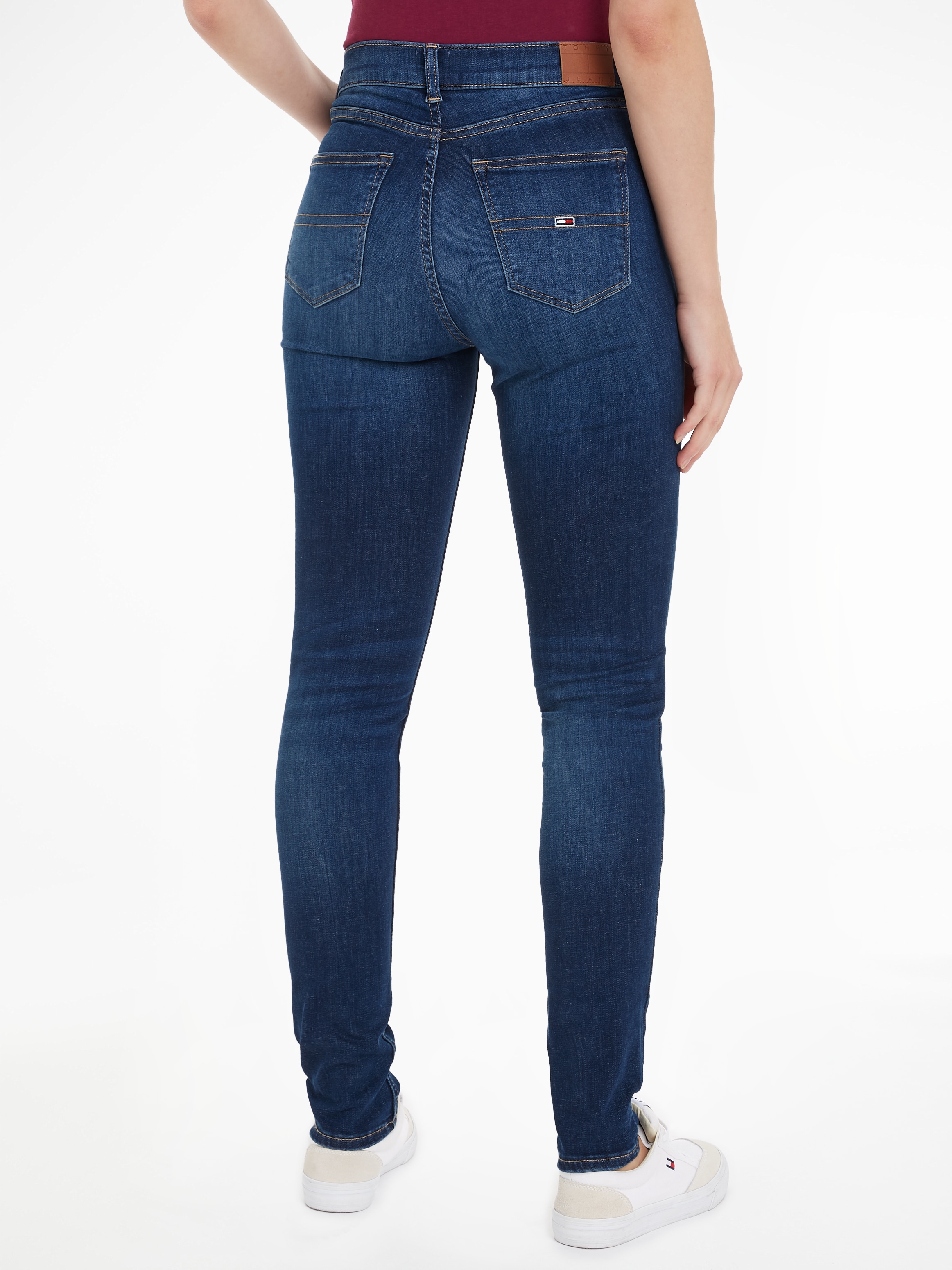 Tommy Jeans Skinny-fit-Jeans »Nora Mid Rise Skinny Fit«, mit Waschung, Logo-Badge