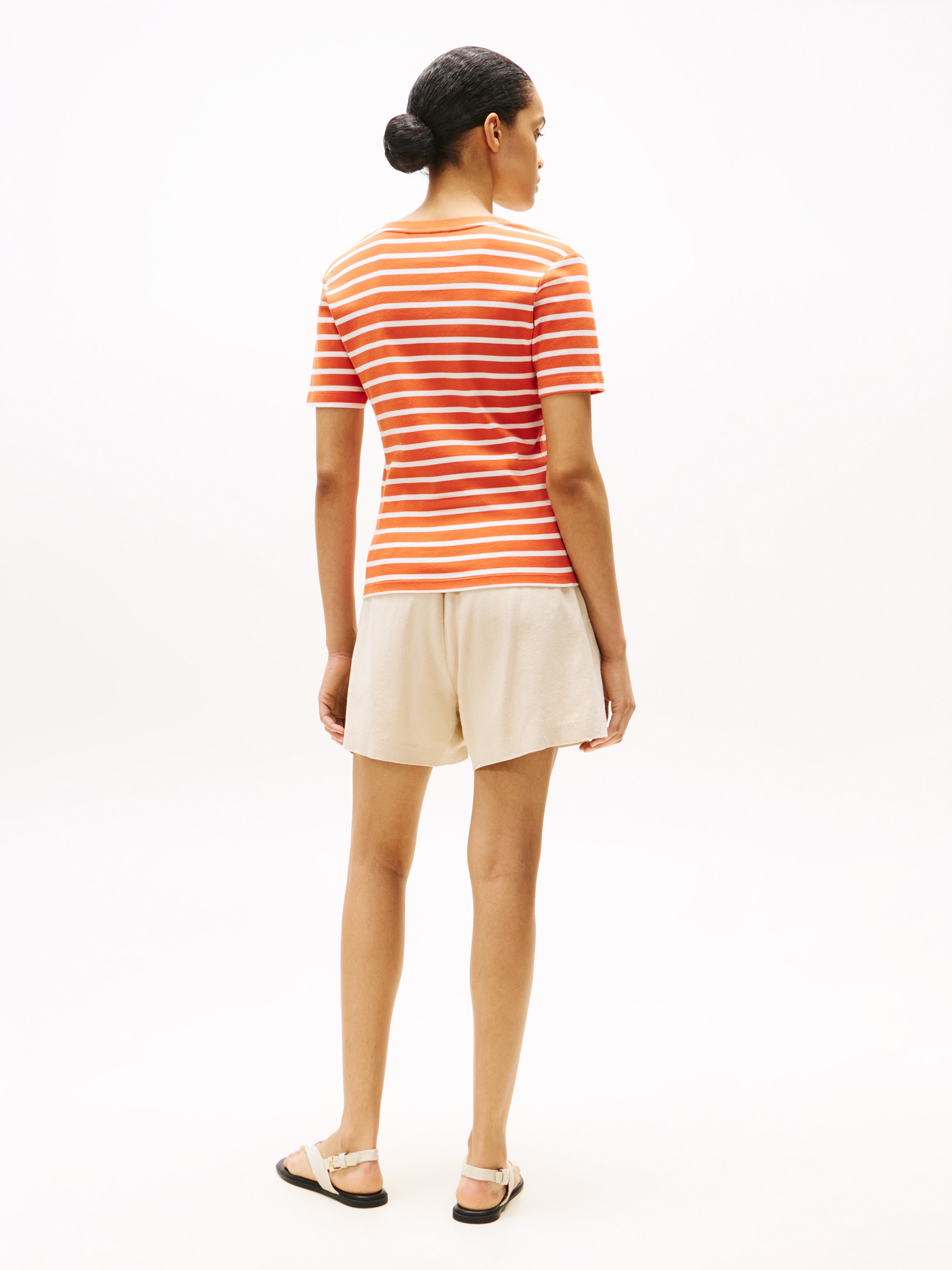 Tommy Hilfiger T-Shirt »SLIM CODY V-NK SS«, mit Logostickerei