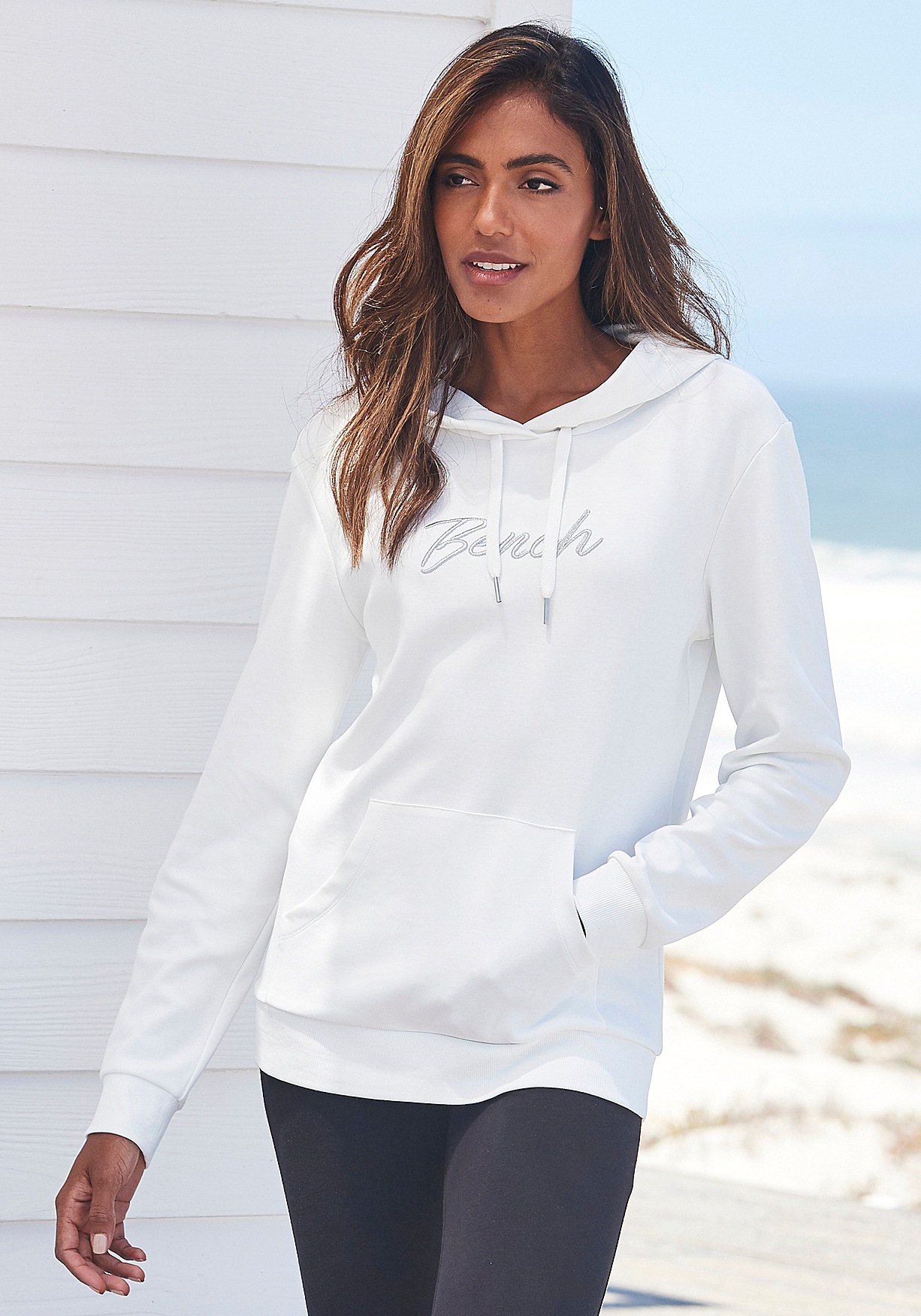 Bench. Kapuzensweatshirt, mit glänzender Logostickerei kaufen