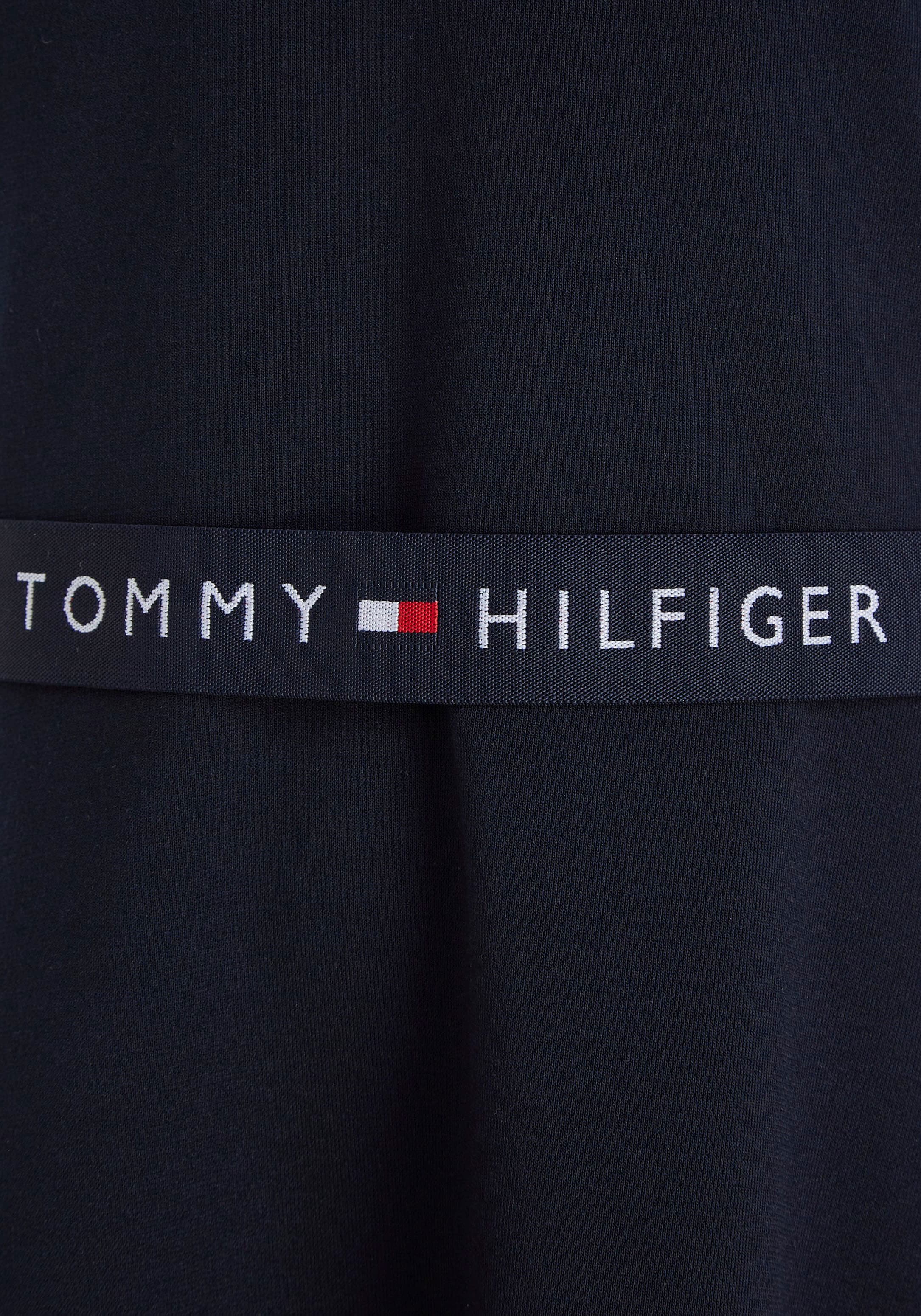 Tommy Hilfiger Jerseykleid »ESSENTIAL SKATER DRESS«, mit Markenlabel am Bund