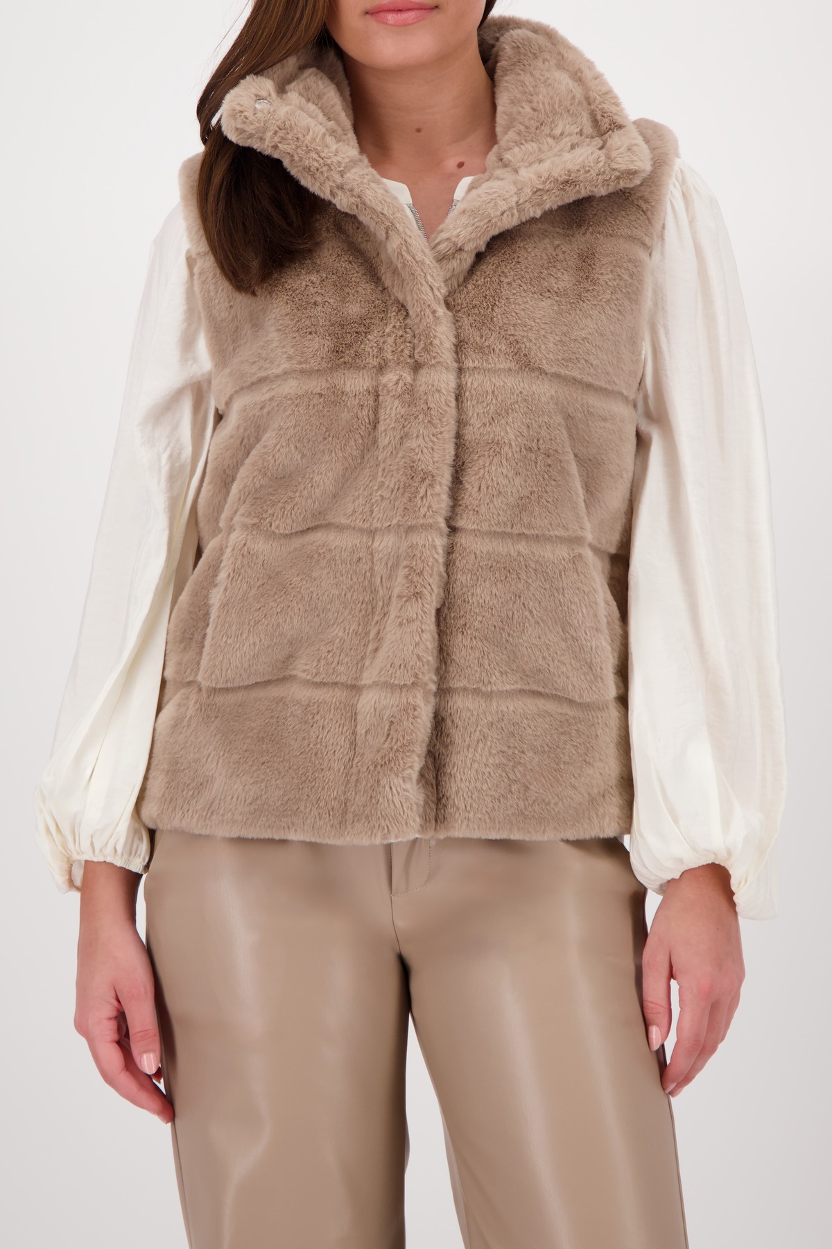 Monari Fellimitatweste »Weste Basic fake fur« Mit Rundhalsausschnitt mit Stehkragen