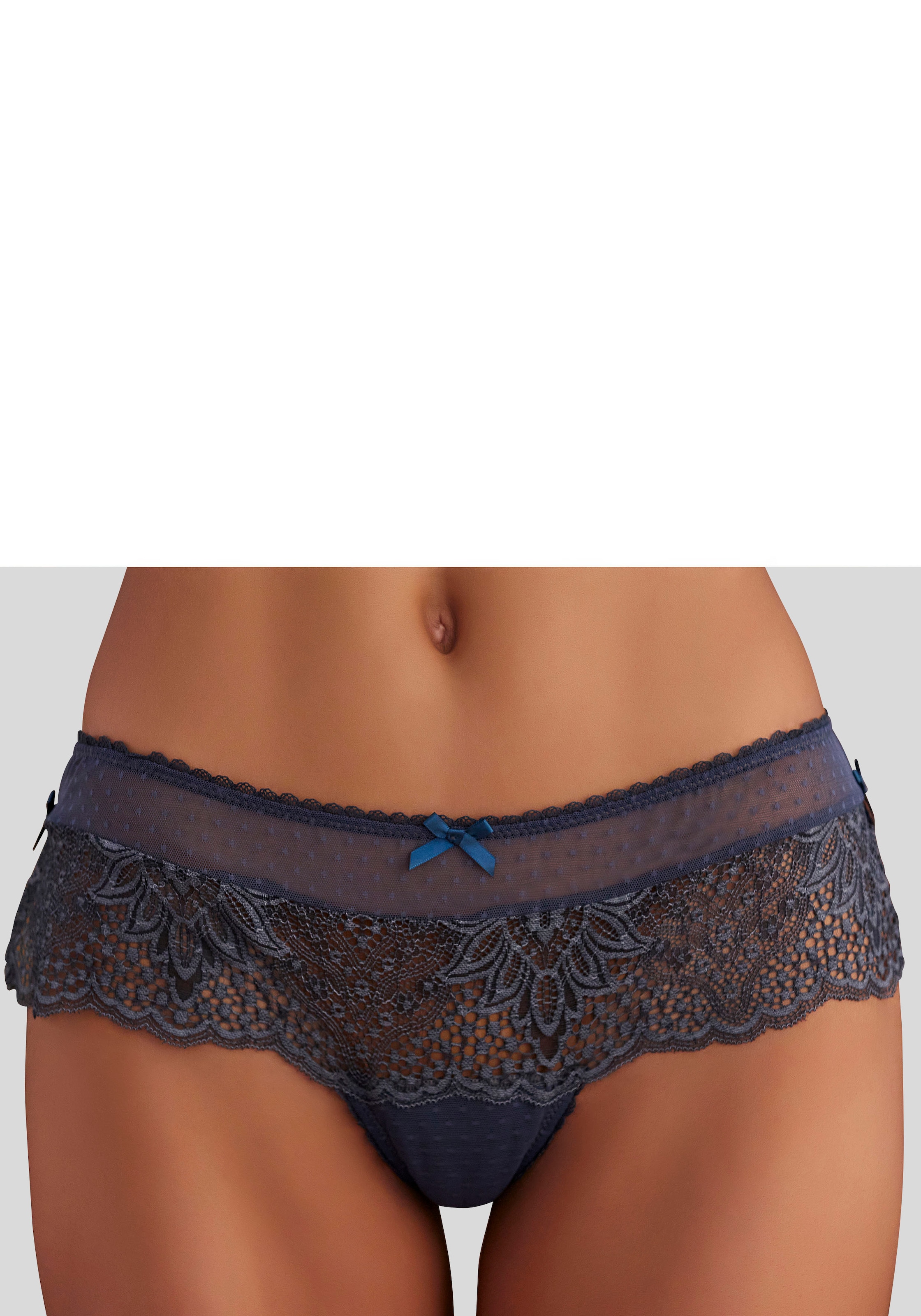 Vivance Stringpanty, aus extravaganter Spitze mit seitlichen Schlitzen