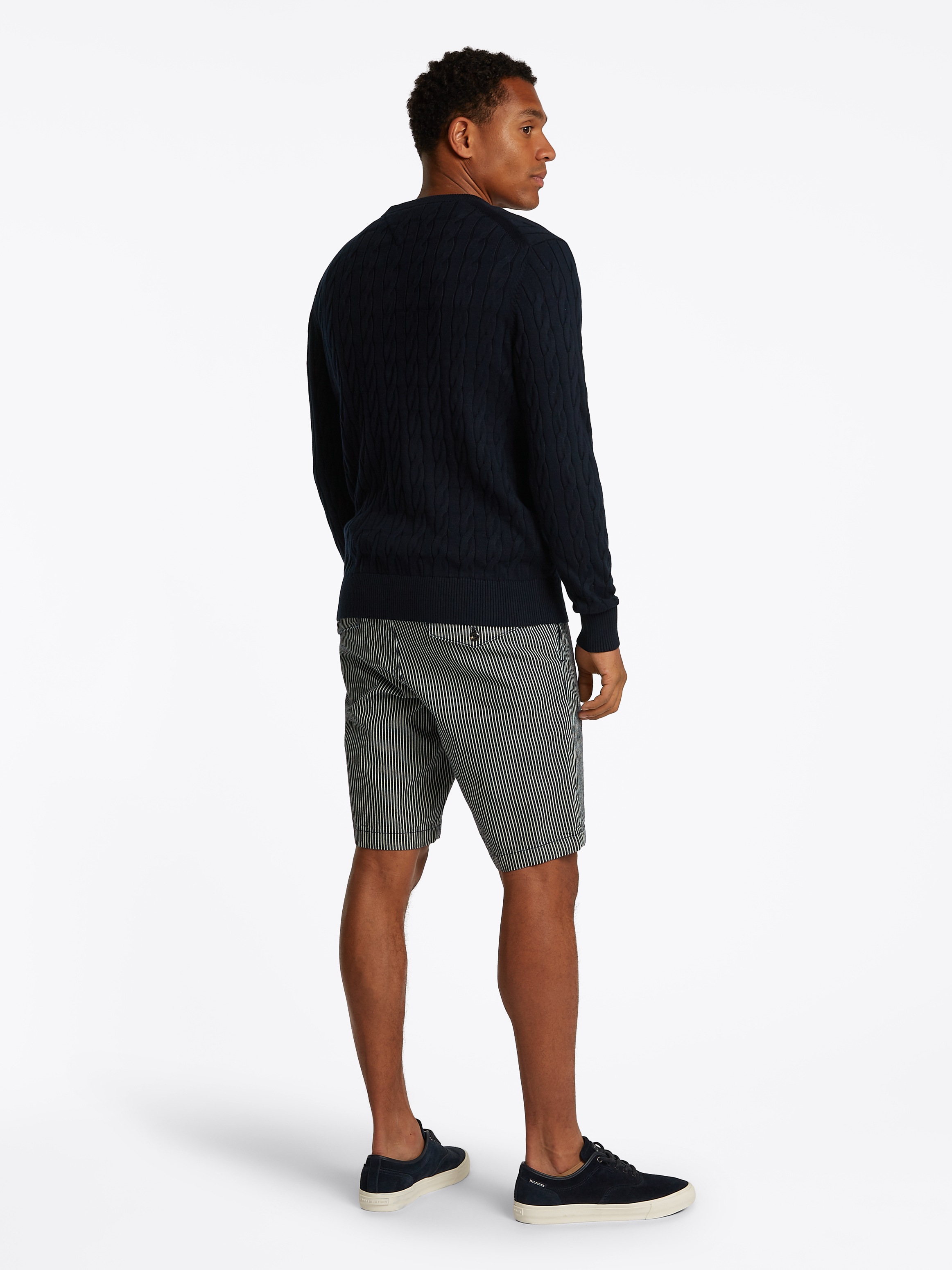 Tommy Hilfiger Strickpullover »CLASSIC CABLE CREW NECK mit Strukturstrick und Flaglabel«, unifarben, casual, regular fit, Baumwolle, Rundhals