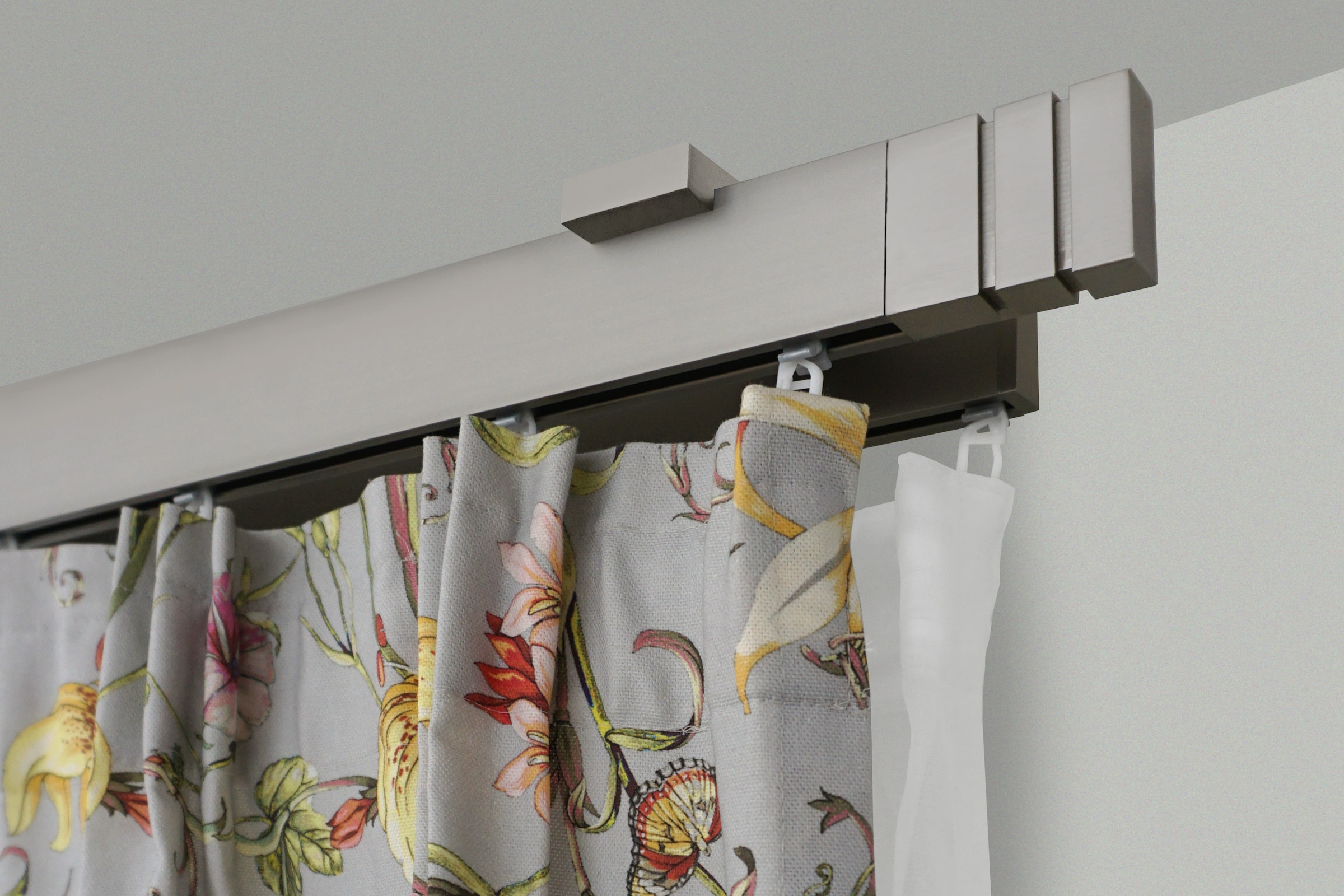 GARESA Gardinenstange "FLAT" 2 läufig-läufig Wunschmasslänge Rechteckprofil, Deckenmontage, perfekter Lauf, modern, verlängerbar