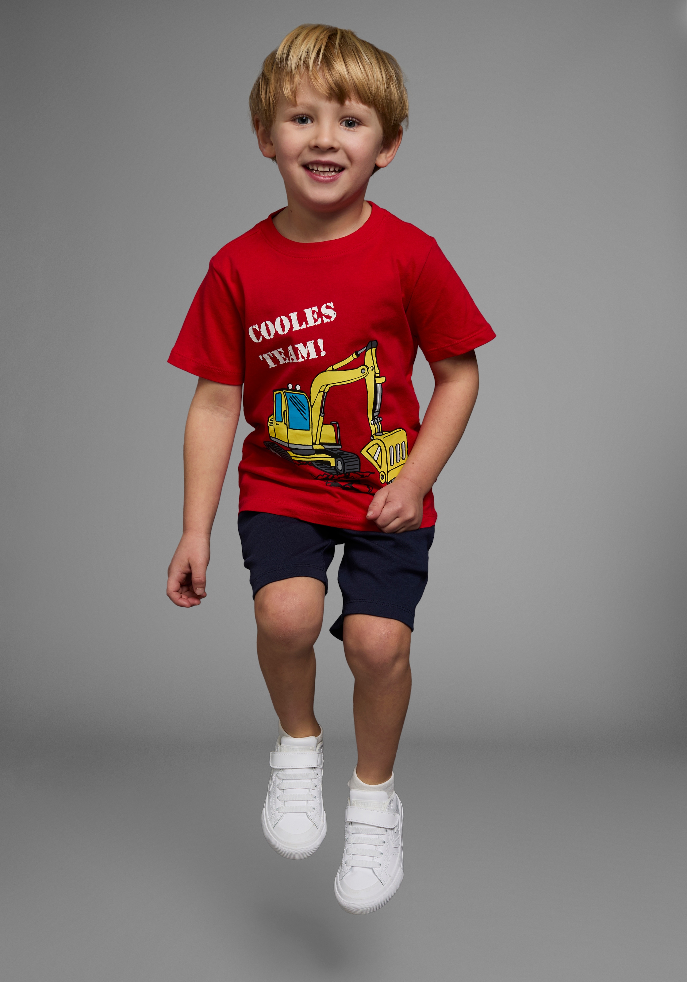 KIDSWORLD T-Shirt »Mit Bagger-Druck«, Kurzarm, mit peppigem Druck, mit Rippbündchen am Ausschnitt