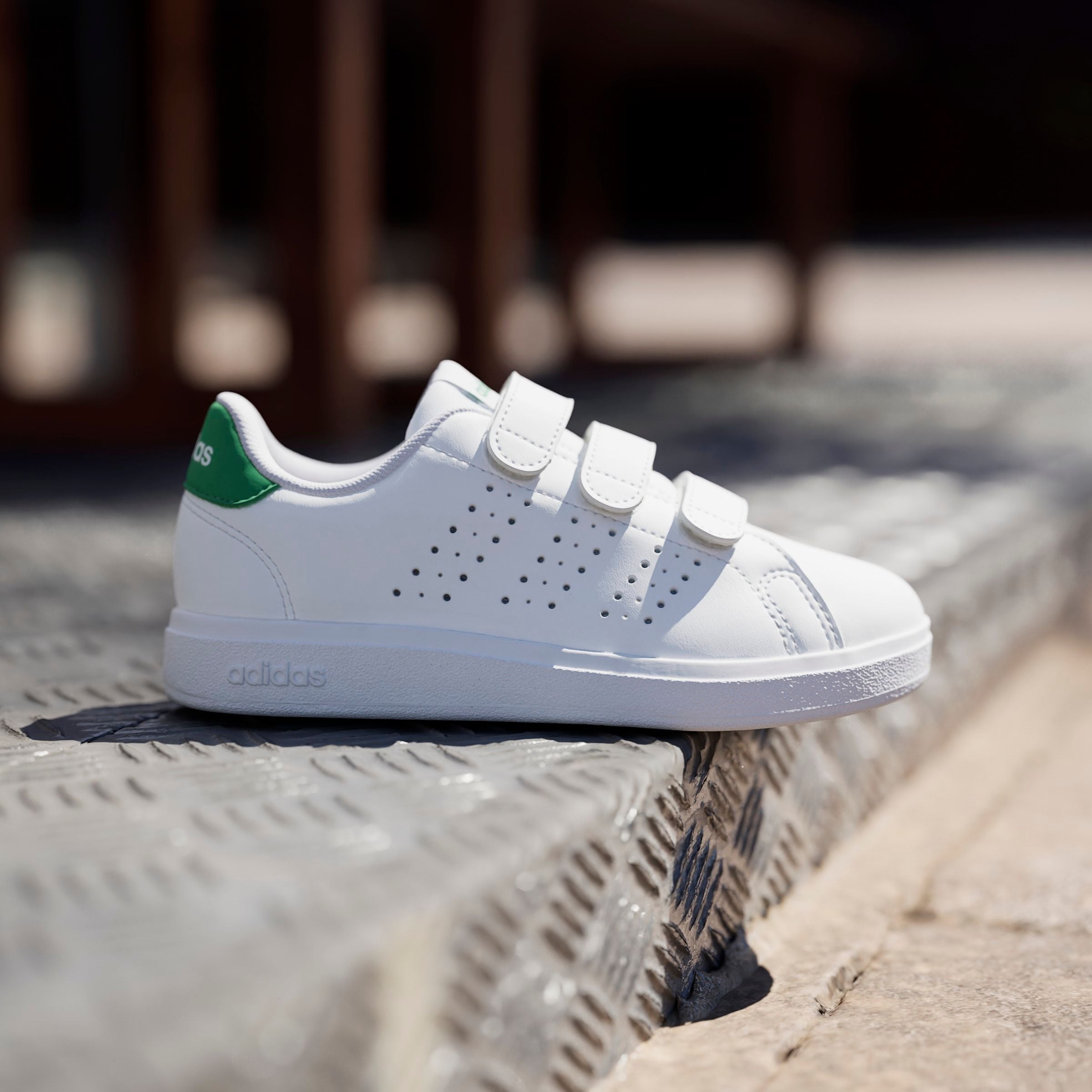 adidas Sportswear Klettschuh »ADVANTAGE BASE 2.0 KIDS«, Design auf den Spuren des adidas Stan Smith