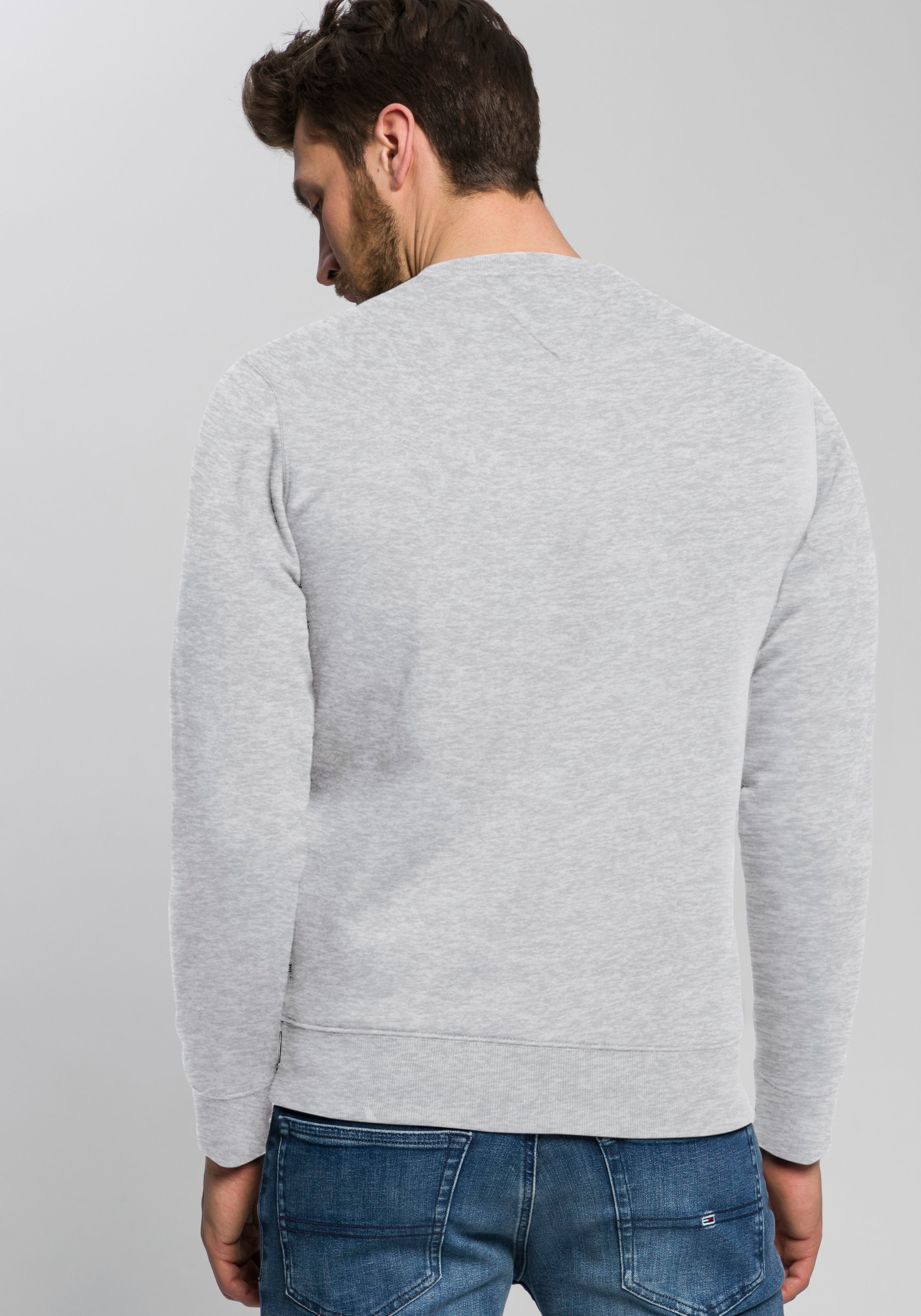Tommy Jeans Sweatshirt »TJM REGULAR FLEECE C NECK«, mit Markenlogo auf der Brust