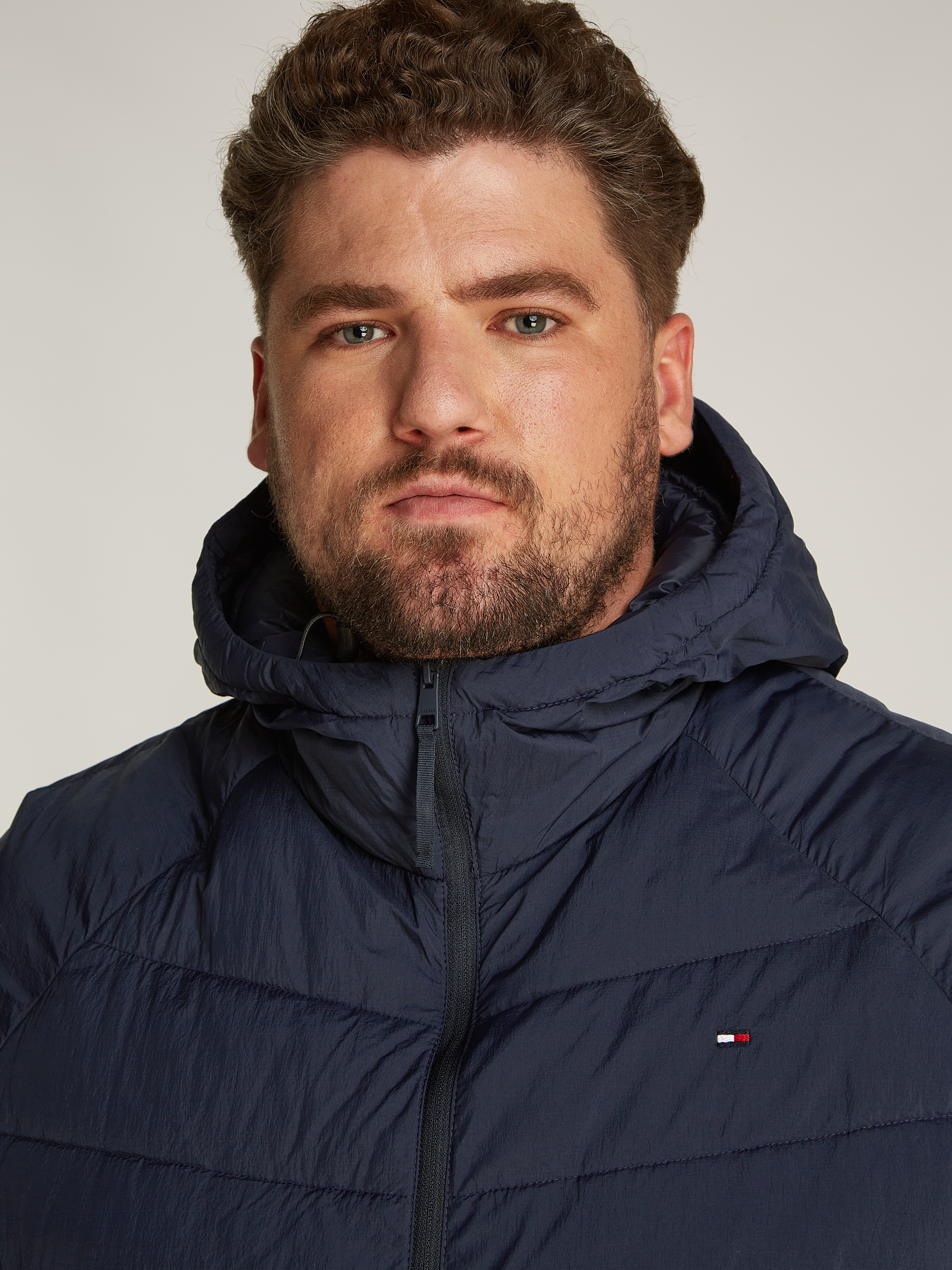 Tommy Hilfiger Big & Tall Steppjacke »BT-MIX QUILT HOODED JACKET-B«, mit Kapuze, in Grossen Grössen, Logostickerei