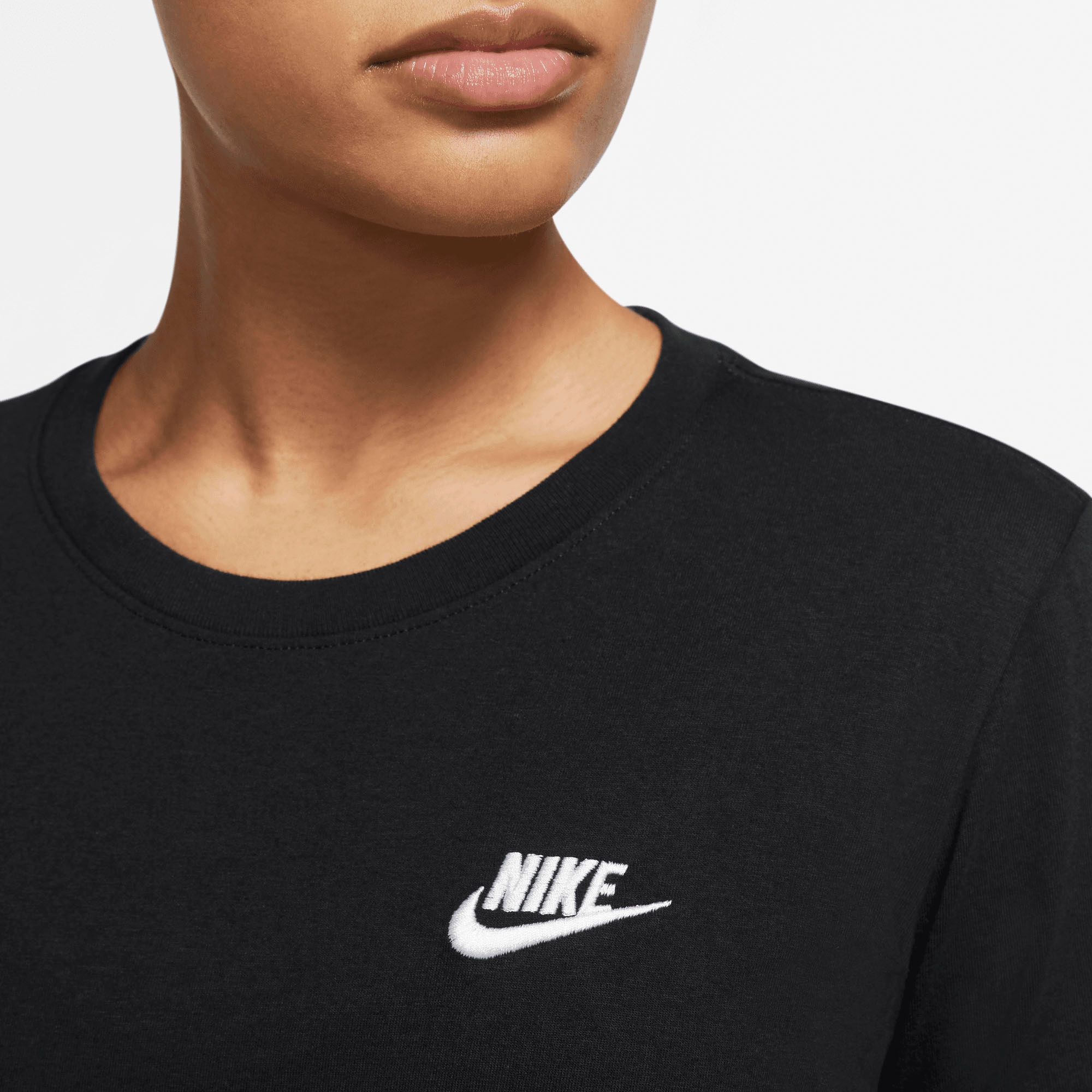 Nike Sportswear T-Shirt »CLUB ESSENTIALS WOMEN'S T-SHIRT«