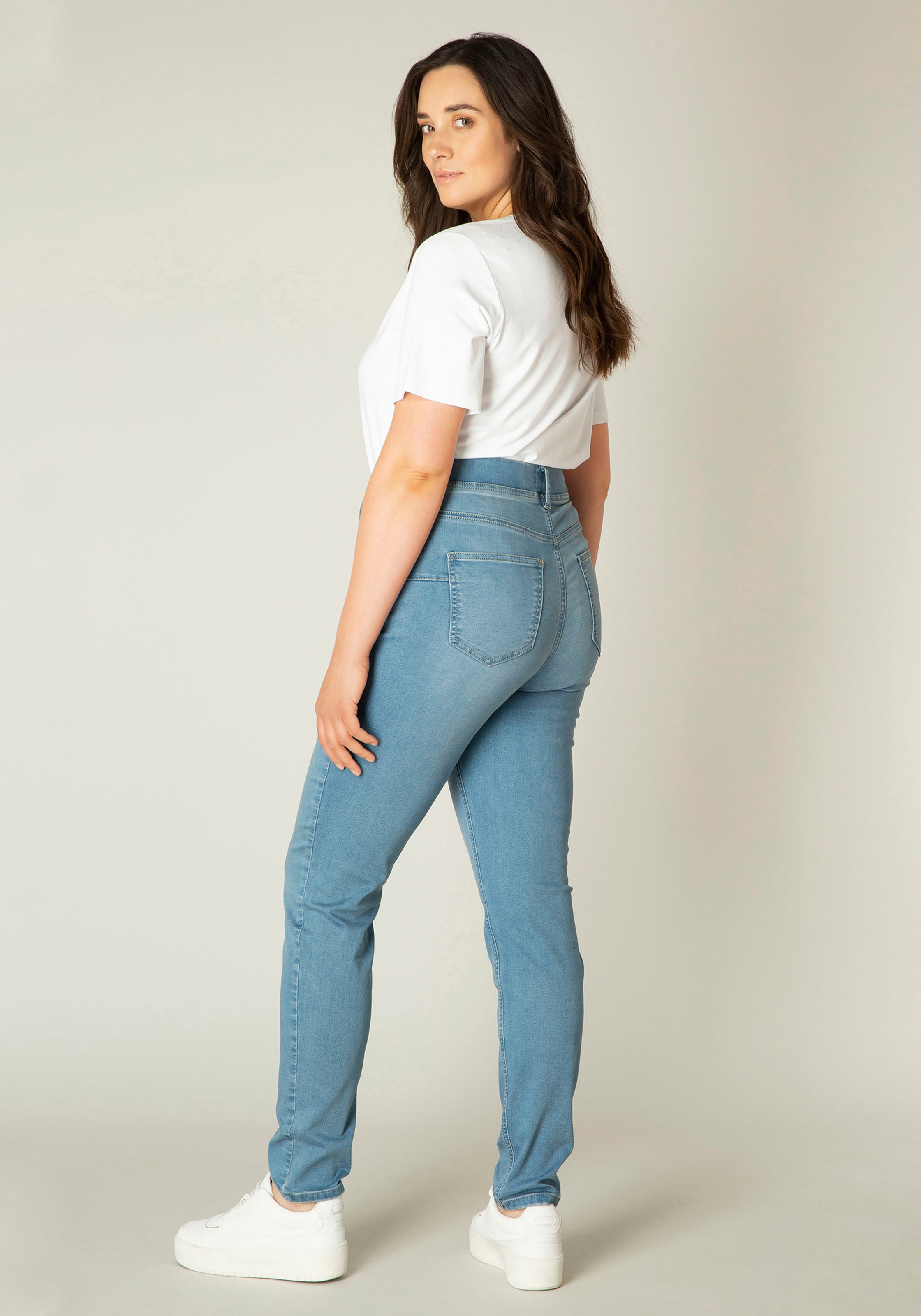 Base Level Curvy Jeansjeggings »TESSA«, mit angedeuteten Eingrifftaschen und Stretchanteil