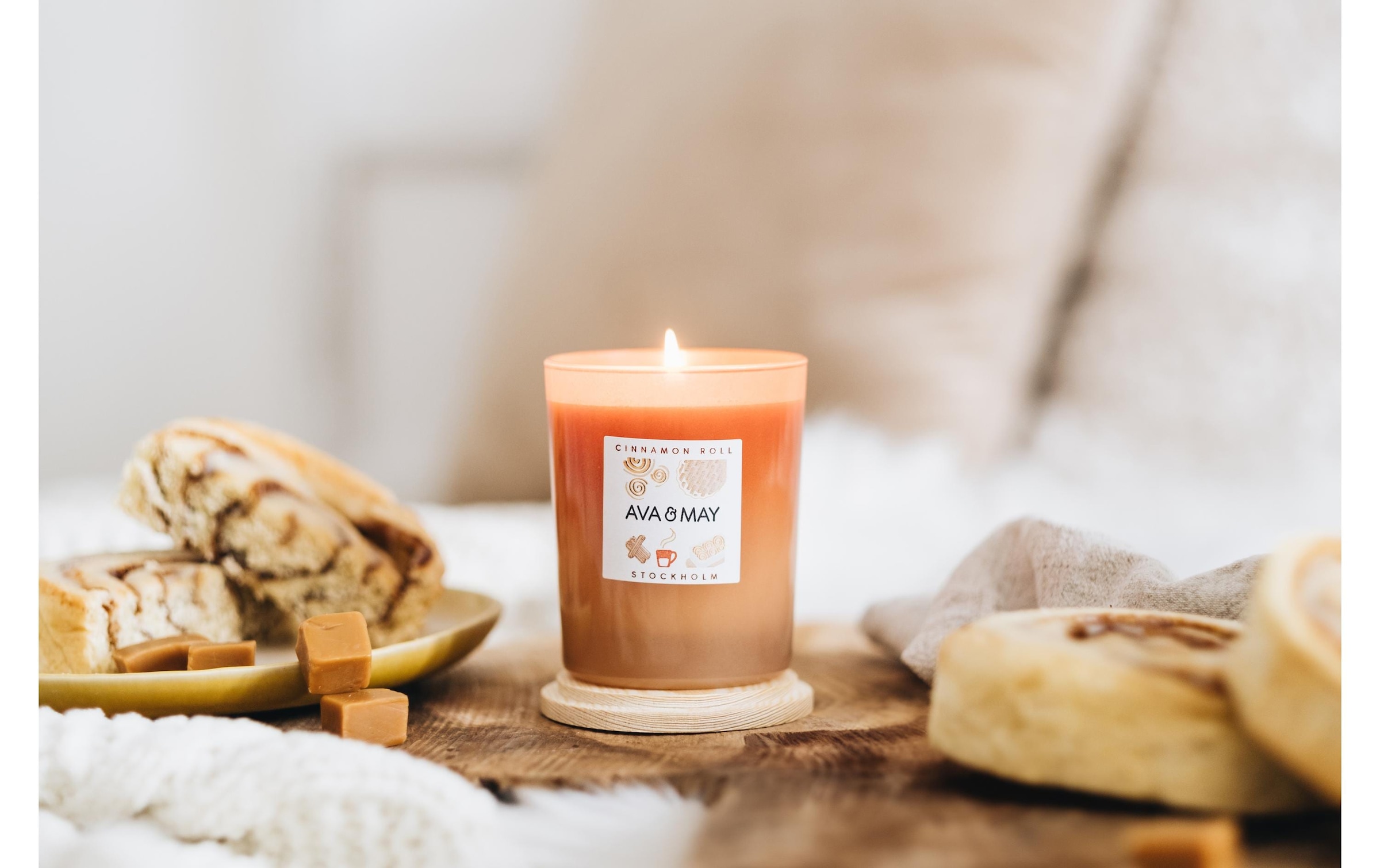 AVA & MAY Duftkerze »Cinnamon roll 180 g«, Holzart: Buche (Schweden)