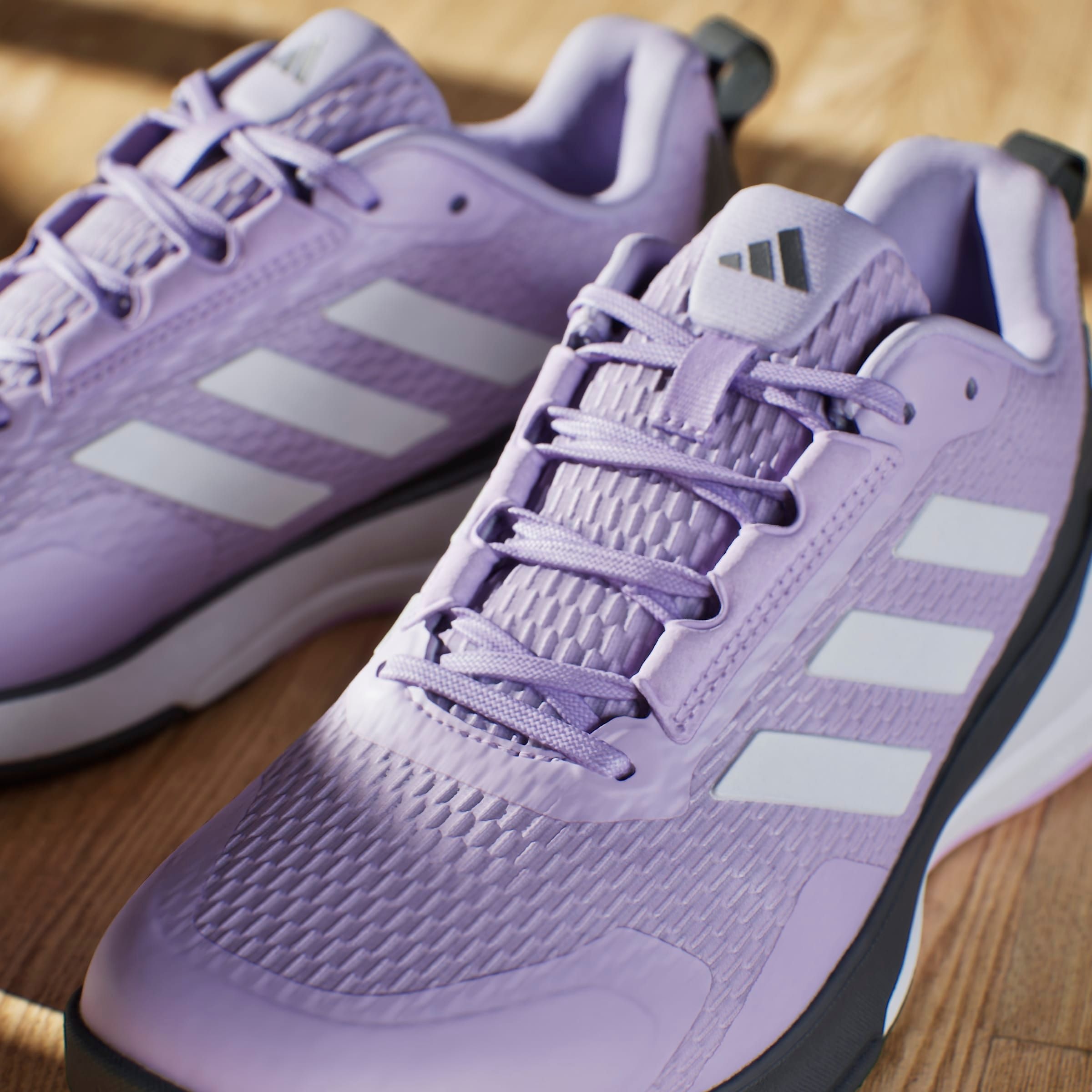 adidas Performance Hallenschuh »NOVAFLIGHT 2 INDOOR«, besonders geeignet für Volleyball und Basketball