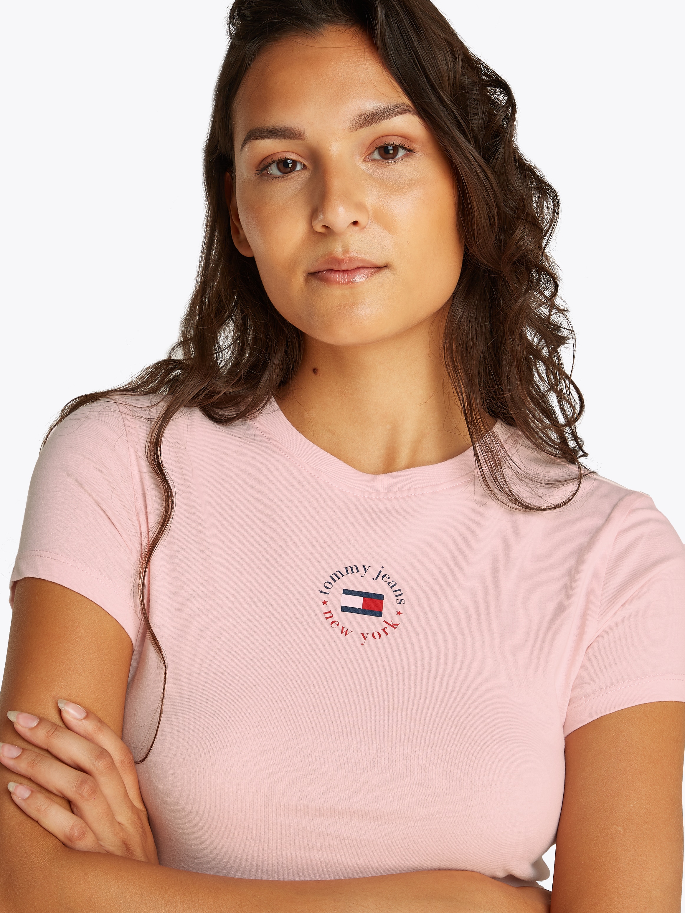 Tommy Jeans T-Shirt »TJW SLIM ESSENTIAL LOGO 2 TEE«, mit Logoschriftzug