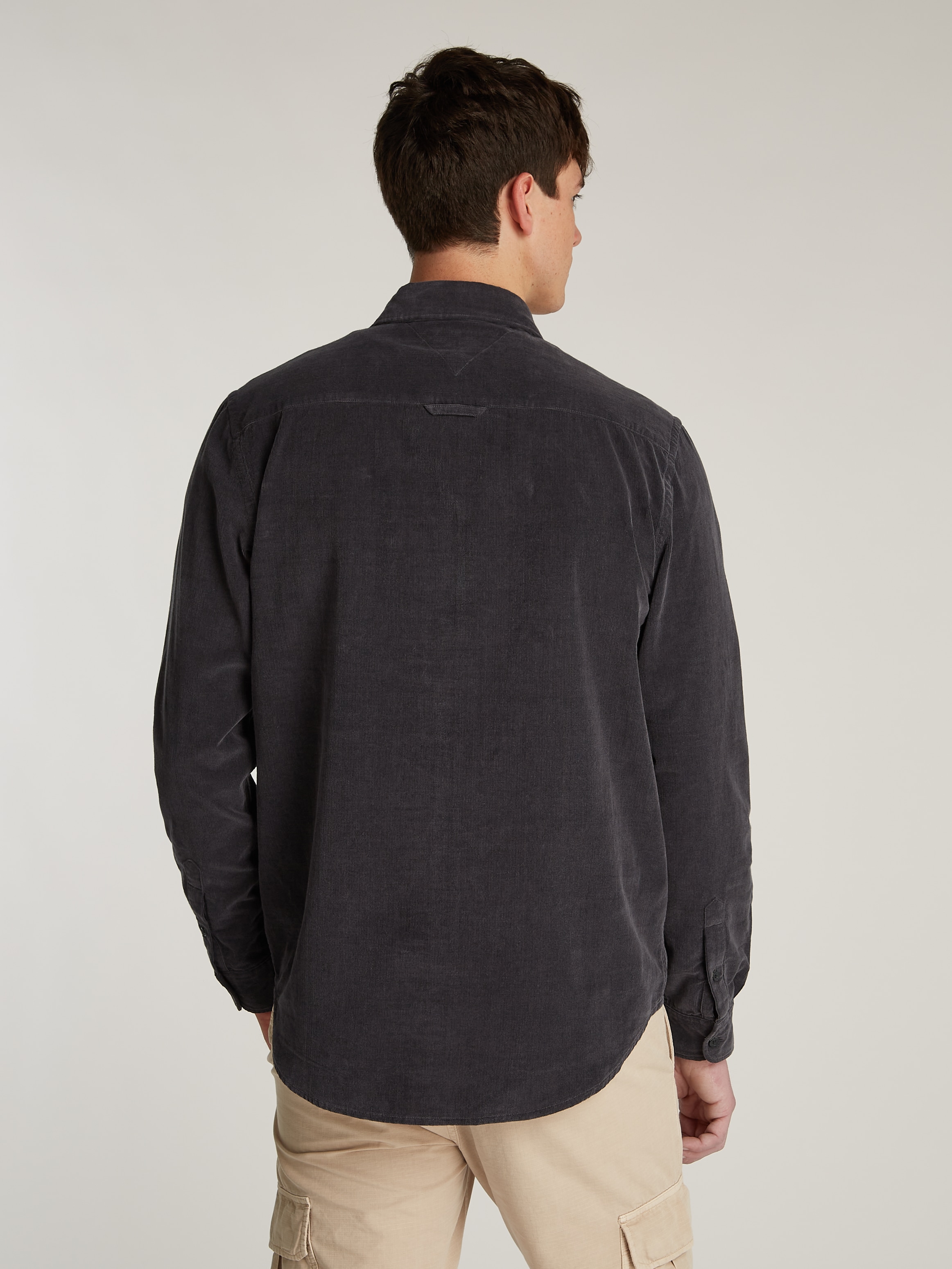 Tommy Jeans Hemdjacke »TJM ENTRY CORD SHIRT EXT«, mit Brusttasche und Logostickerei