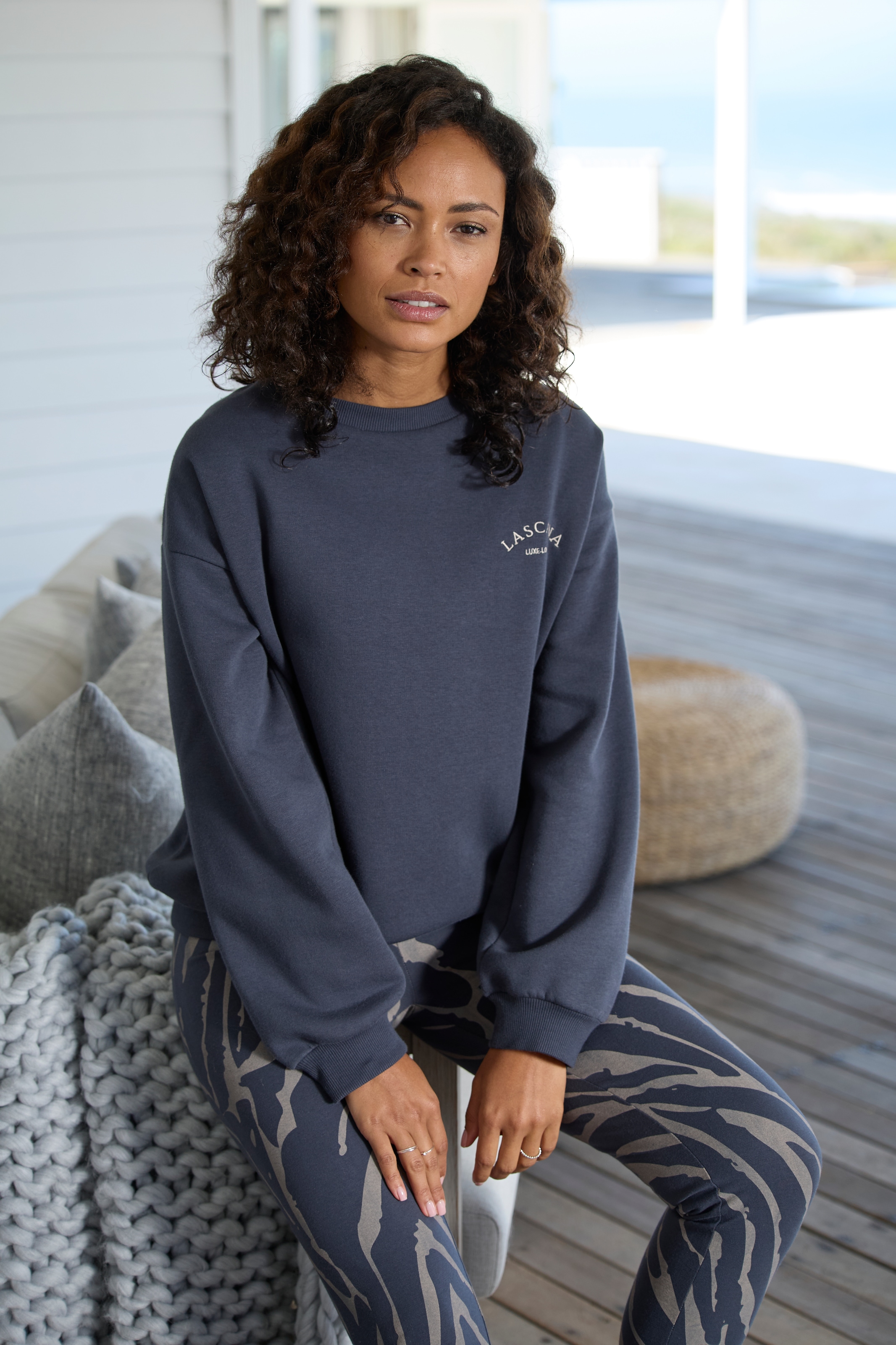 LASCANA Sweatshirt, mit weiten Ärmeln, Loungewear