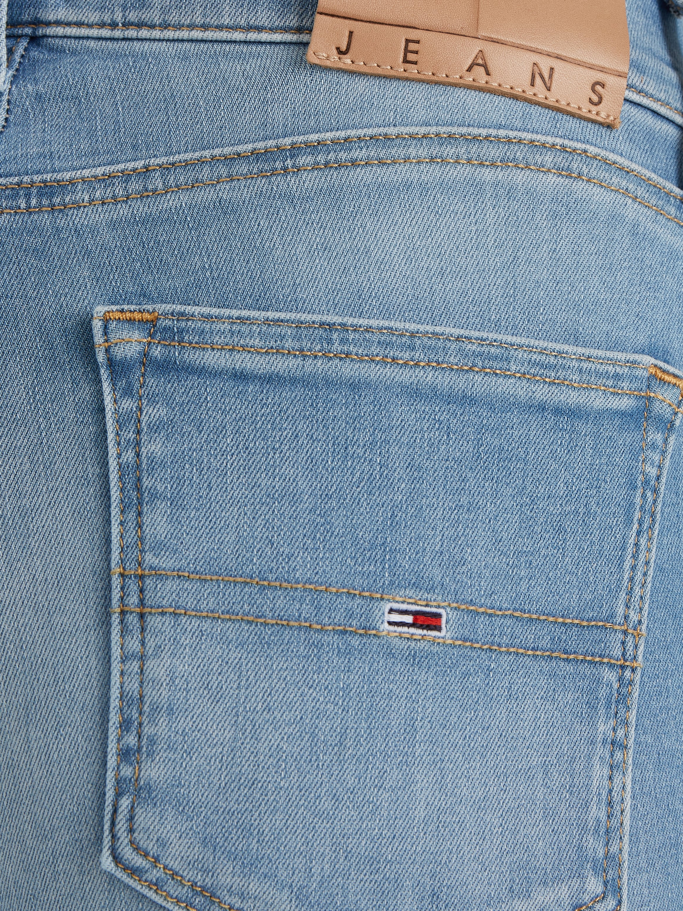 Tommy Jeans Bequeme Jeans »Sylvia«, mit Markenlabel