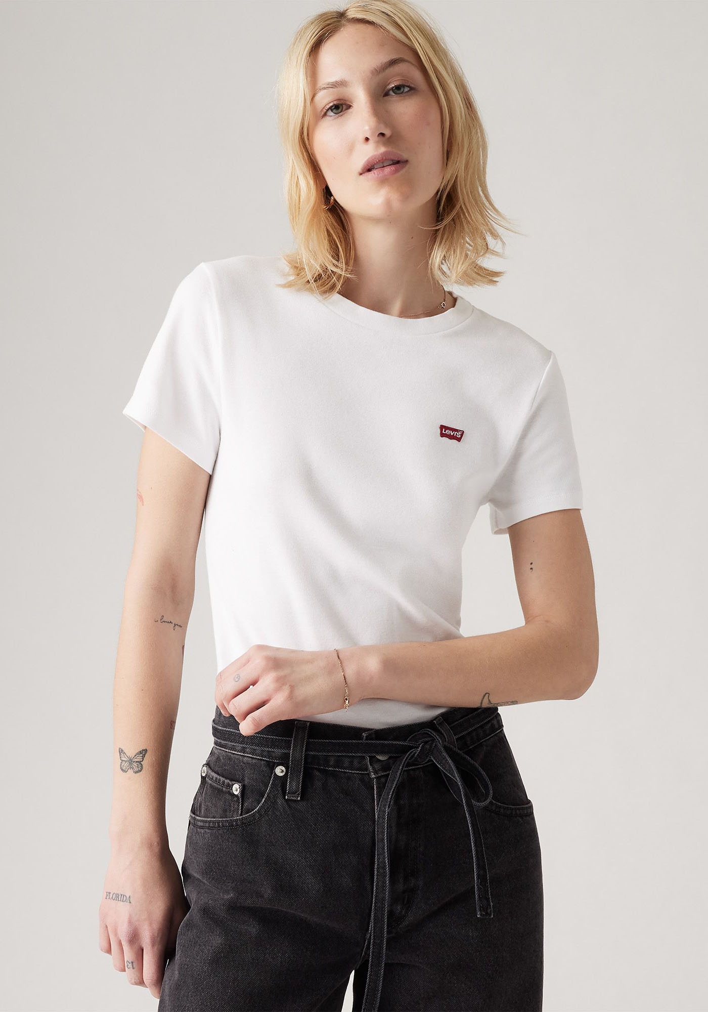 Levi's® T-Shirt »ESSENTIAL HM SS TEE« Taillierter Schnitt