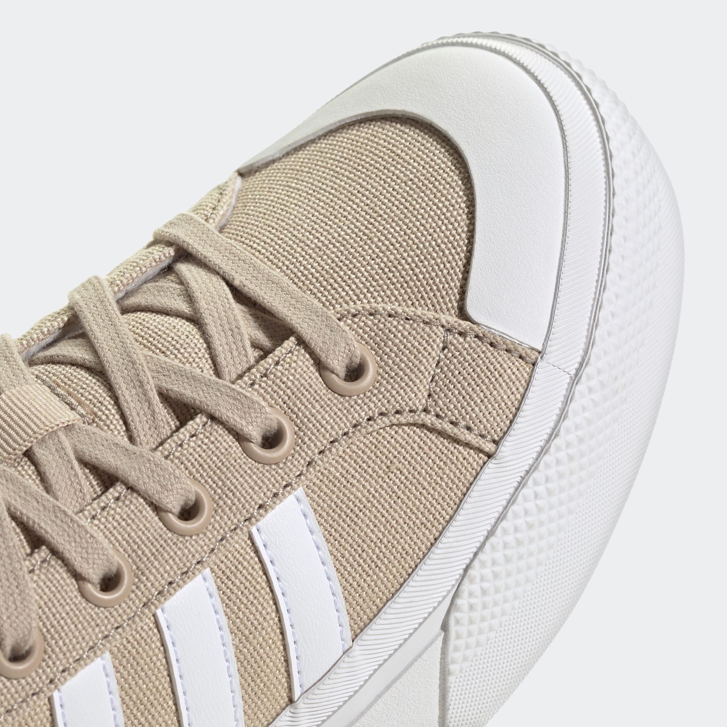 adidas Sportswear Sneaker »BRAVADA 2.0 PLATFORM«, Design auf den Spuren des adidas Nizza