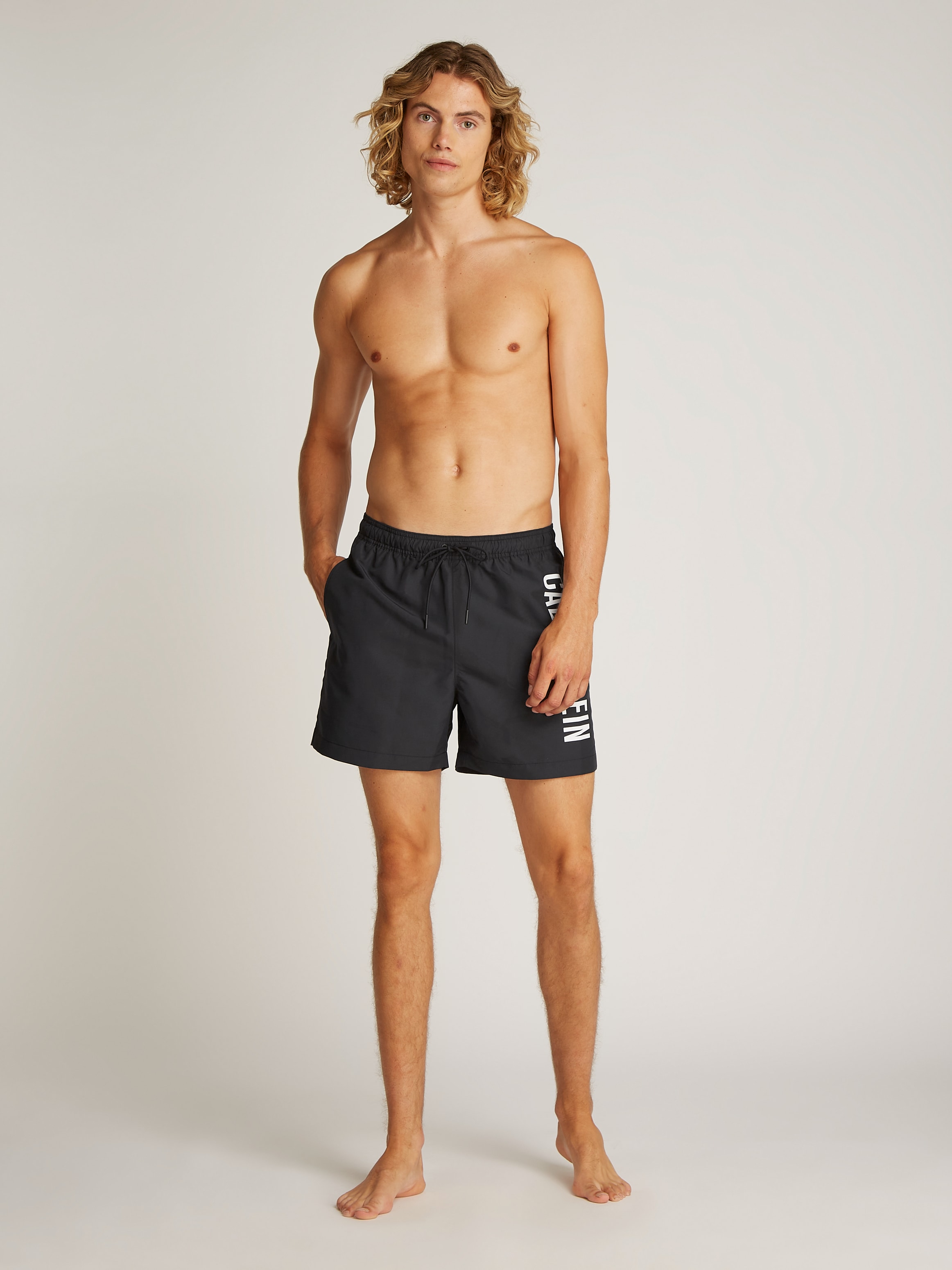 Calvin Klein Swimwear Badeshorts »MEDIUM DRAWSTRING«, mit grossem Logo