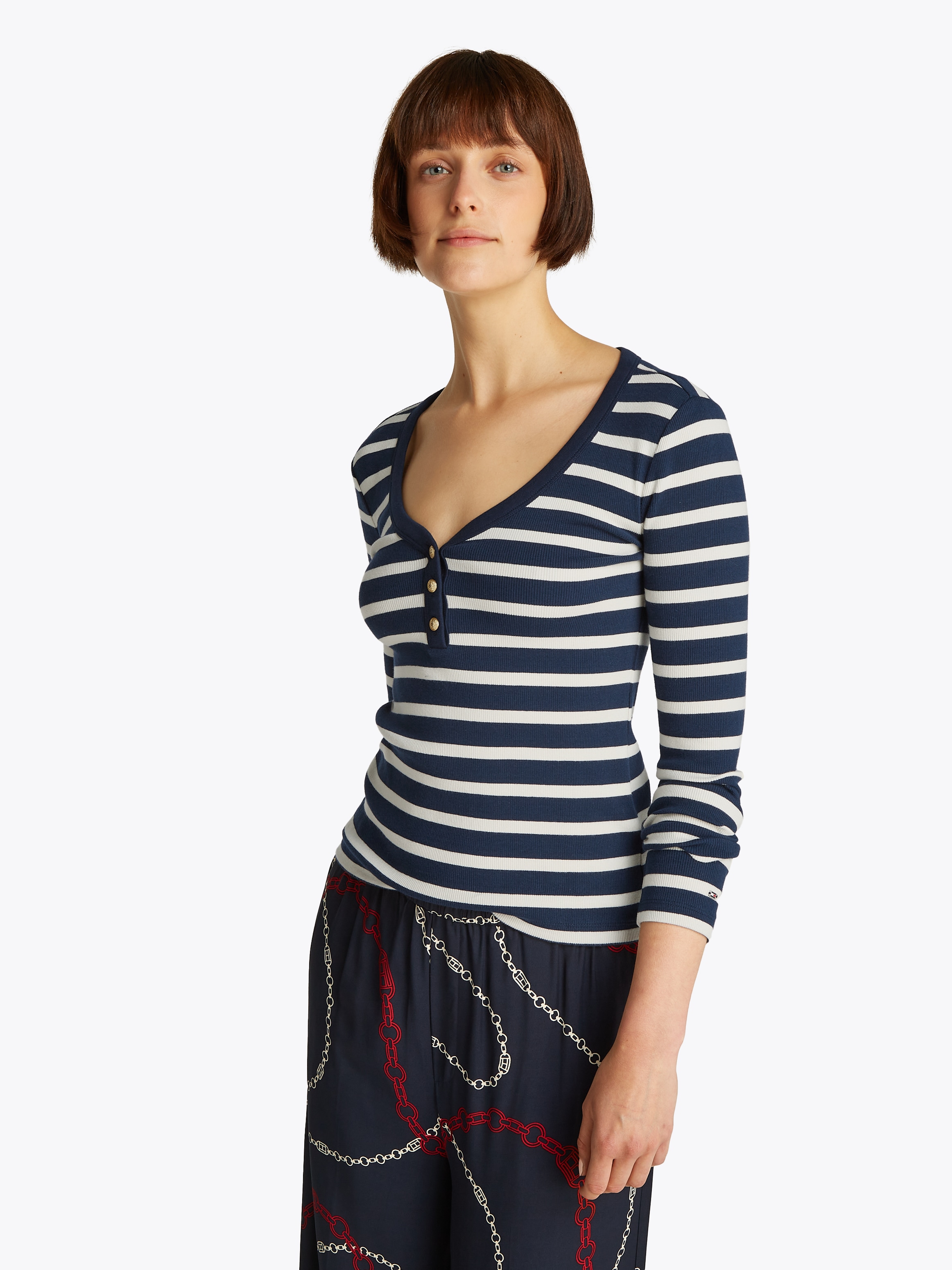 Tommy Hilfiger Langarmshirt »SLIM HENLEY GB SCOOP-NK LS« mit Rippenstruktur, mit Metalllabel