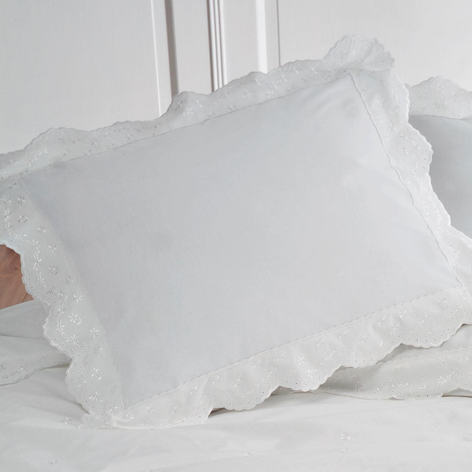 damai Bettwäsche »Savoy in Gr. 135x200, 155x220 oder 200x200 cm«, aus Baumwolle, Bettwäsche mit Stickerei, Bettwäsche mit Reissverschluss