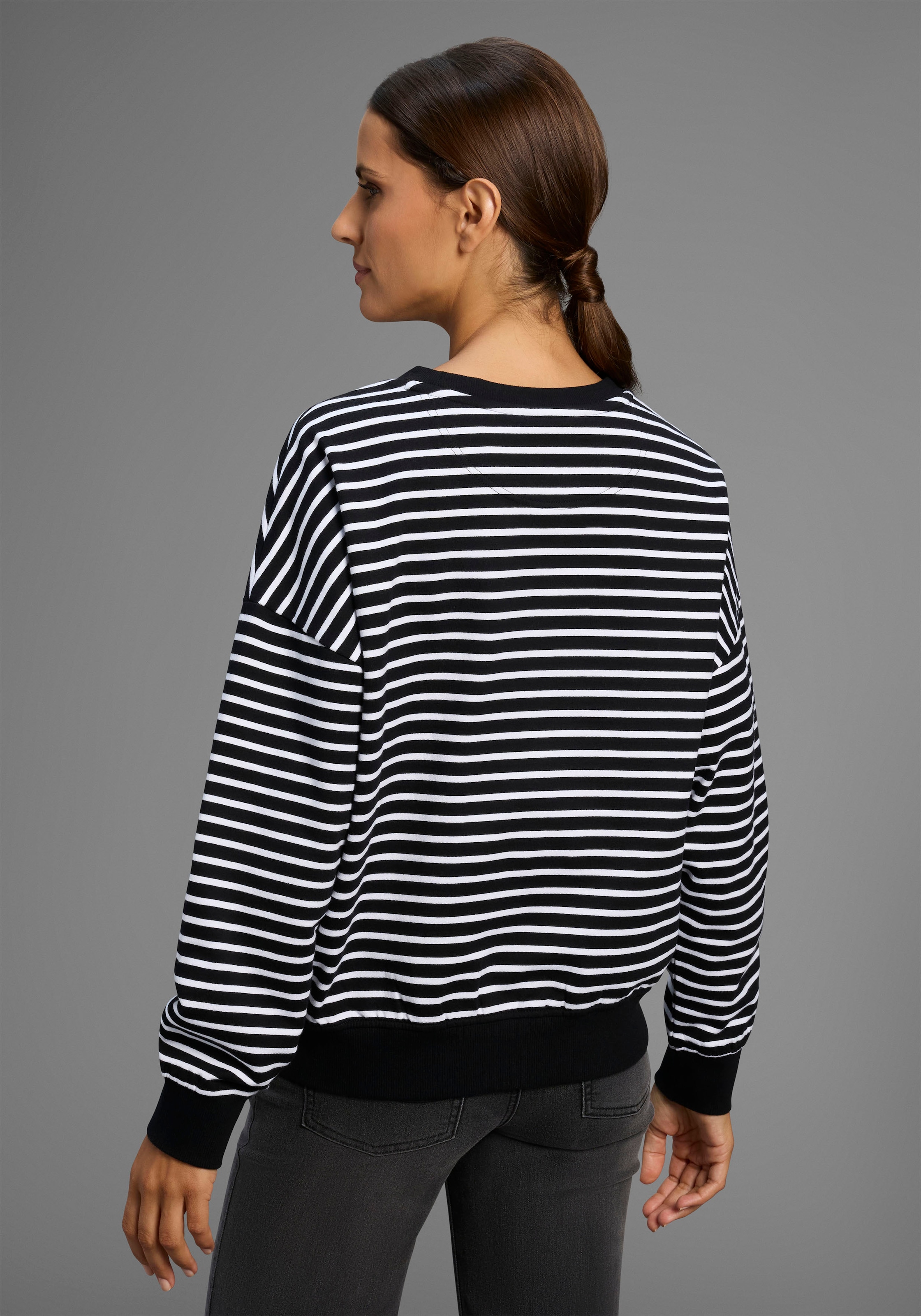 KangaROOS Sweatshirt, im Oversize Look mit schimmerndem Frontprint
