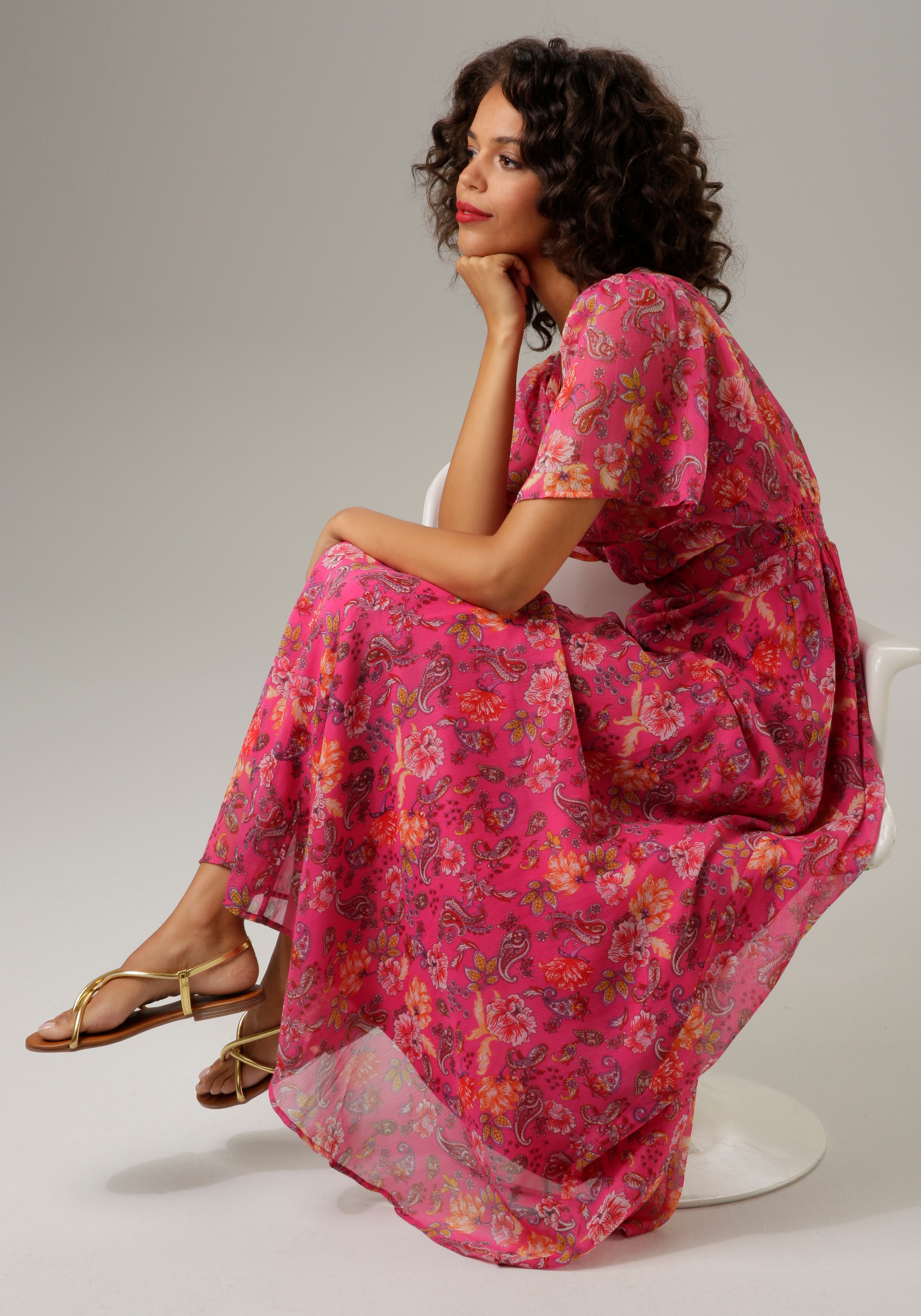 Aniston CASUAL Sommerkleid, mit phantasievollem Blumen- und Paisley-Druck - NEUE KOLLEKTION