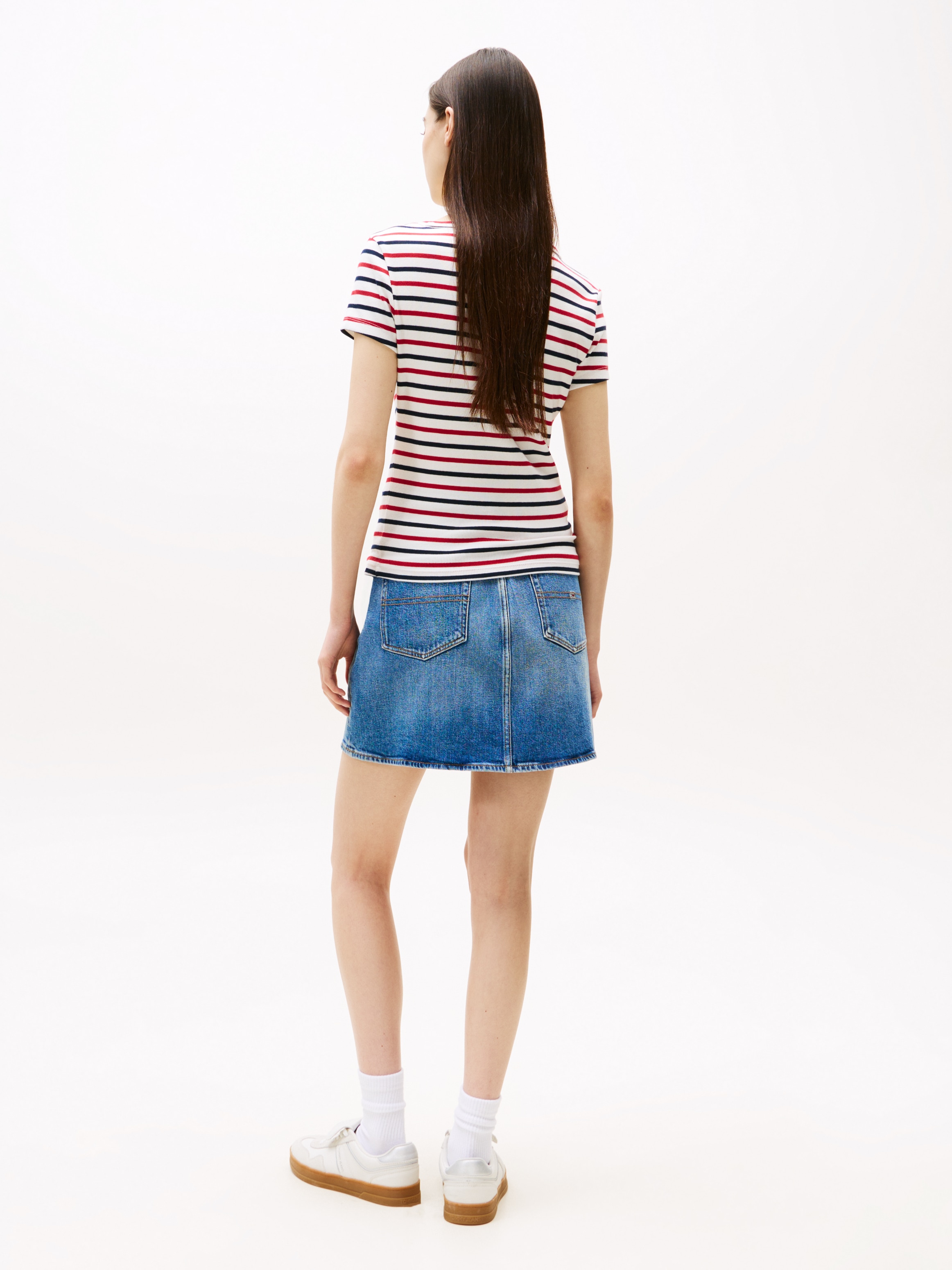 Tommy Jeans Kurzarmshirt »TJW SLIM ESSENTIAL RIB V SS«, mit gerippter Struktur