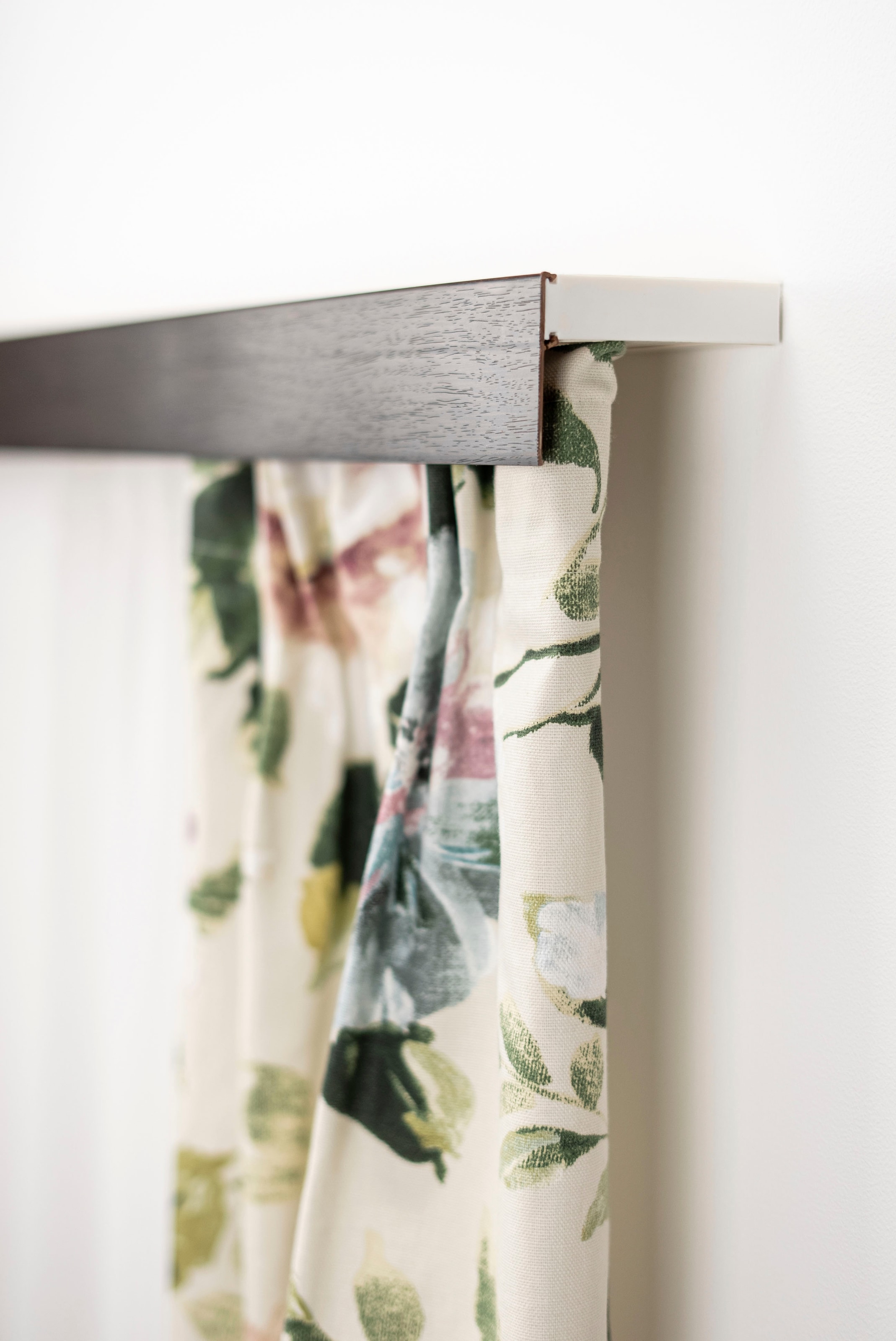 GARESA Gardinenschiene "Kunststoffschiene mit Blende" 3 läufig-läufig Wunschmasslänge Deckenmontage, verlängerbar, einfache Montage, schlicht