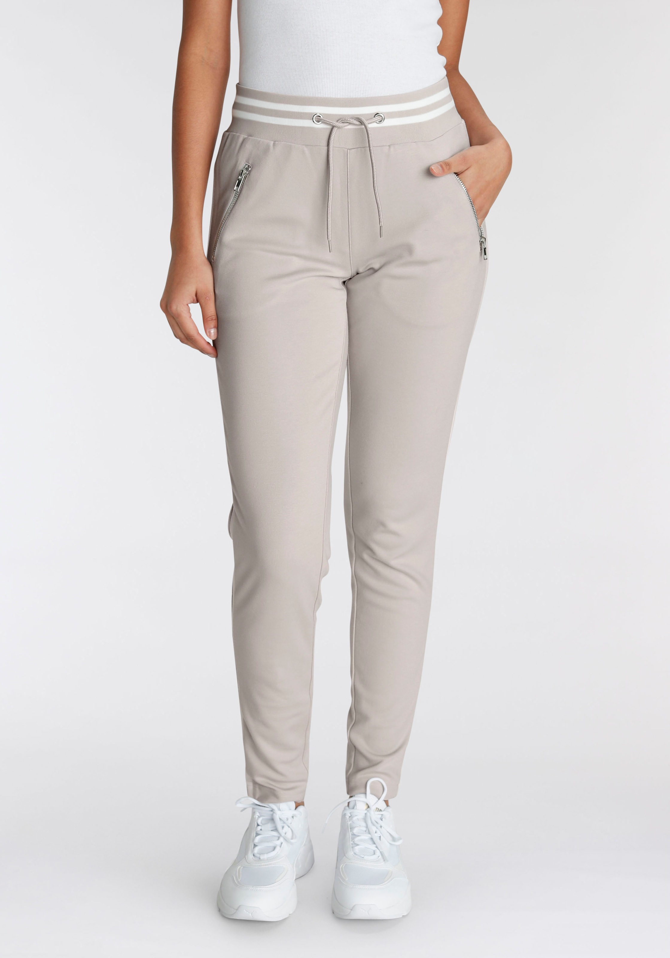 AJC Jogger Pants, im trendigem Retro-Design