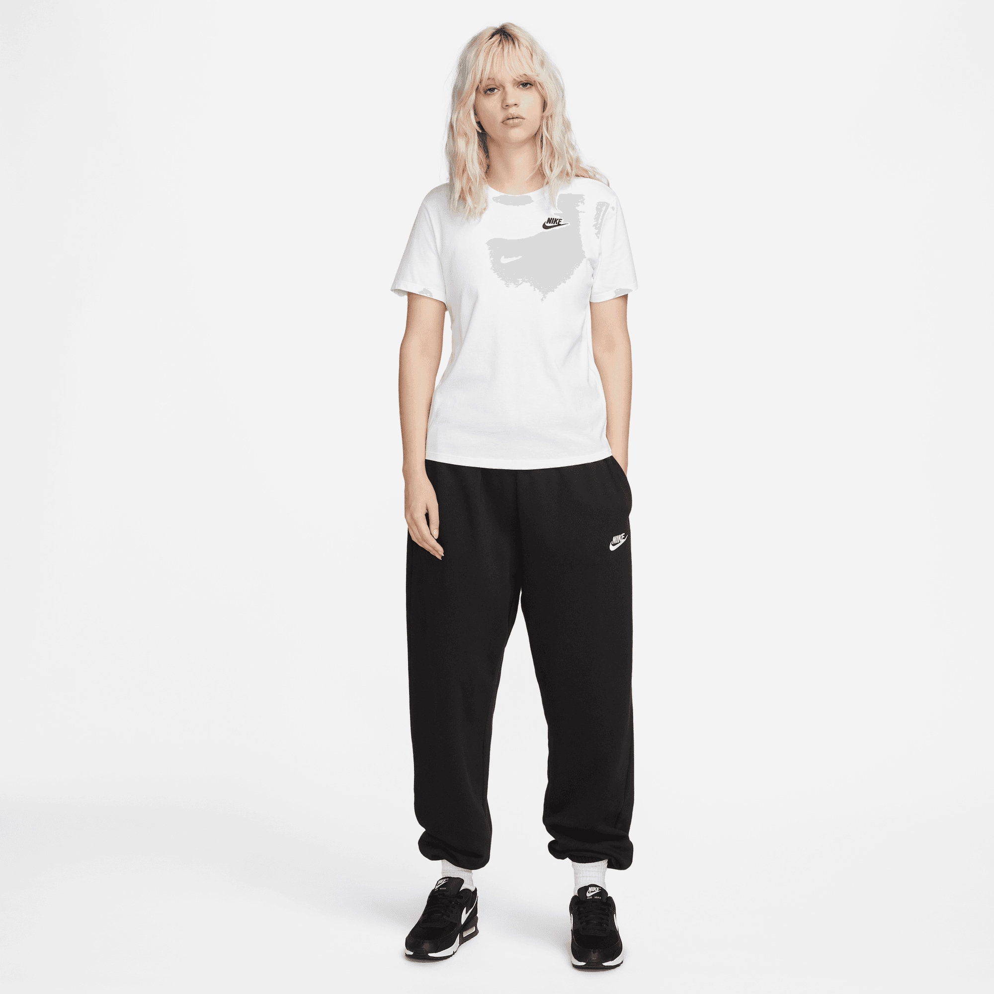 Nike Sportswear T-Shirt »CLUB ESSENTIALS WOMEN'S T-SHIRT«