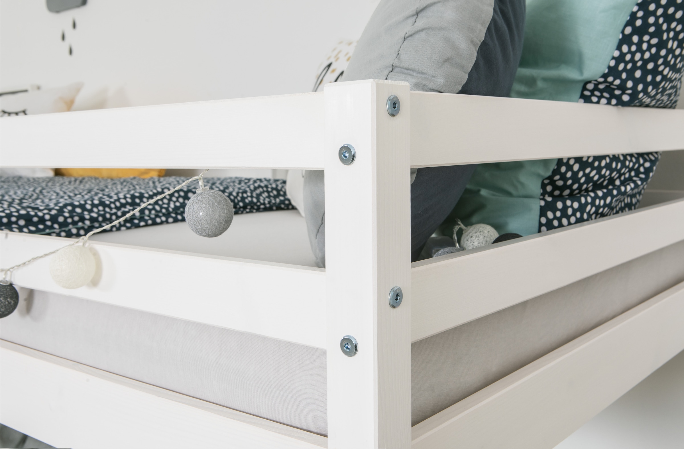 Ticaa Kinder-Etagenbett »René, FSC® zertifiziertes Massivholz, mit Trittleiter + Rundum-Absturzschutz, in natur und weiss lieferbar