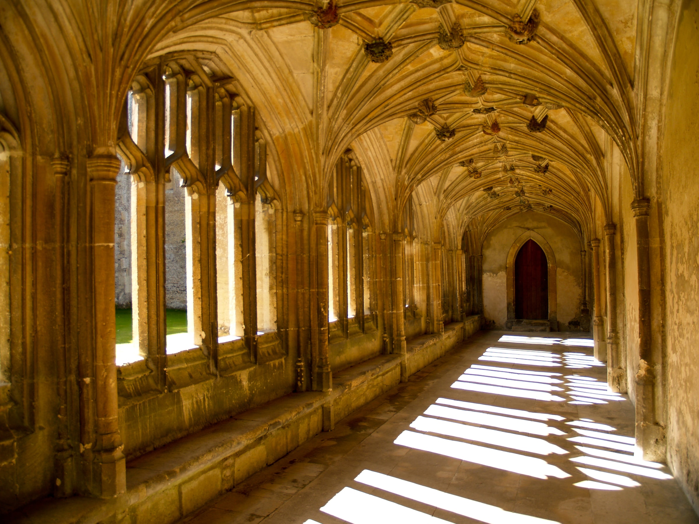 Papermoon Fototapete »Sunlit Abbey« kaufen